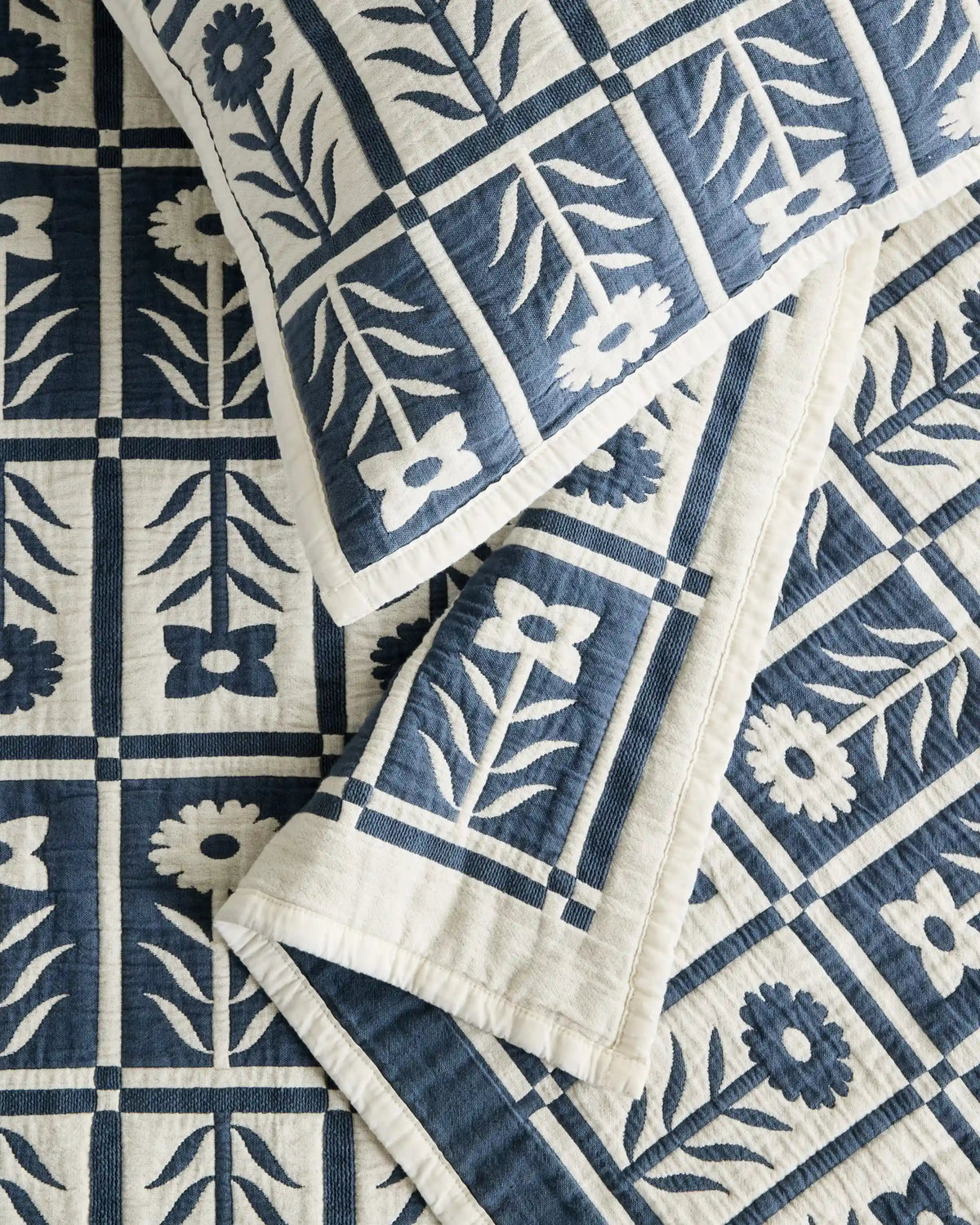 Organic Cotton Jacquard Floral Coverlet