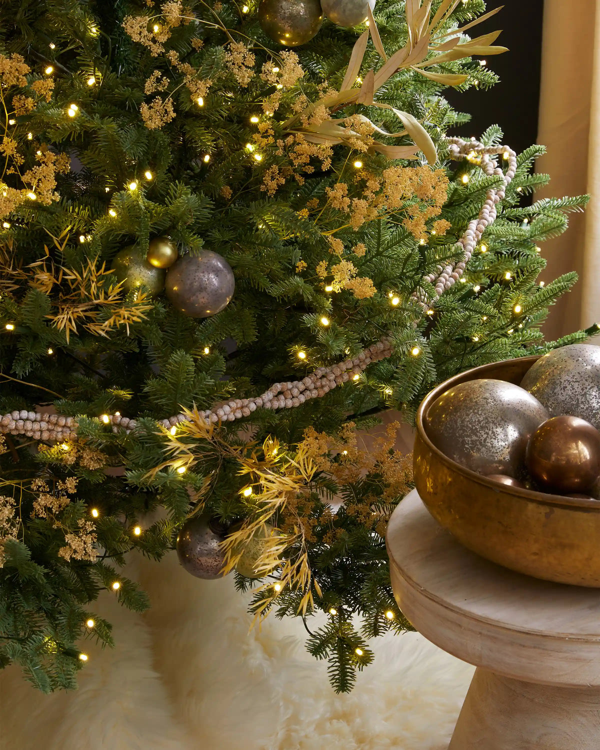 Fraser Fir Christmas Tree: Unlit
