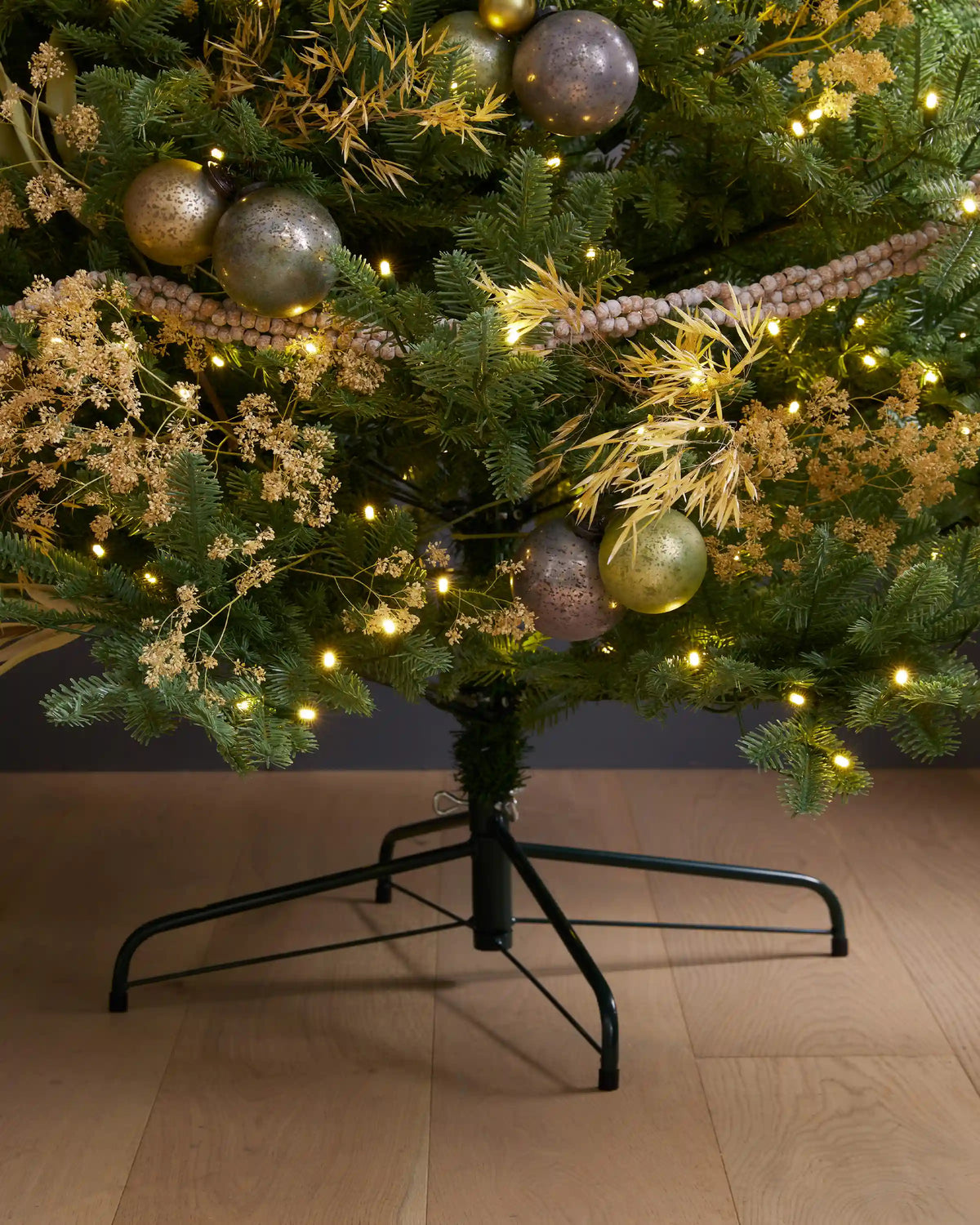 Fraser Fir Christmas Tree: Unlit