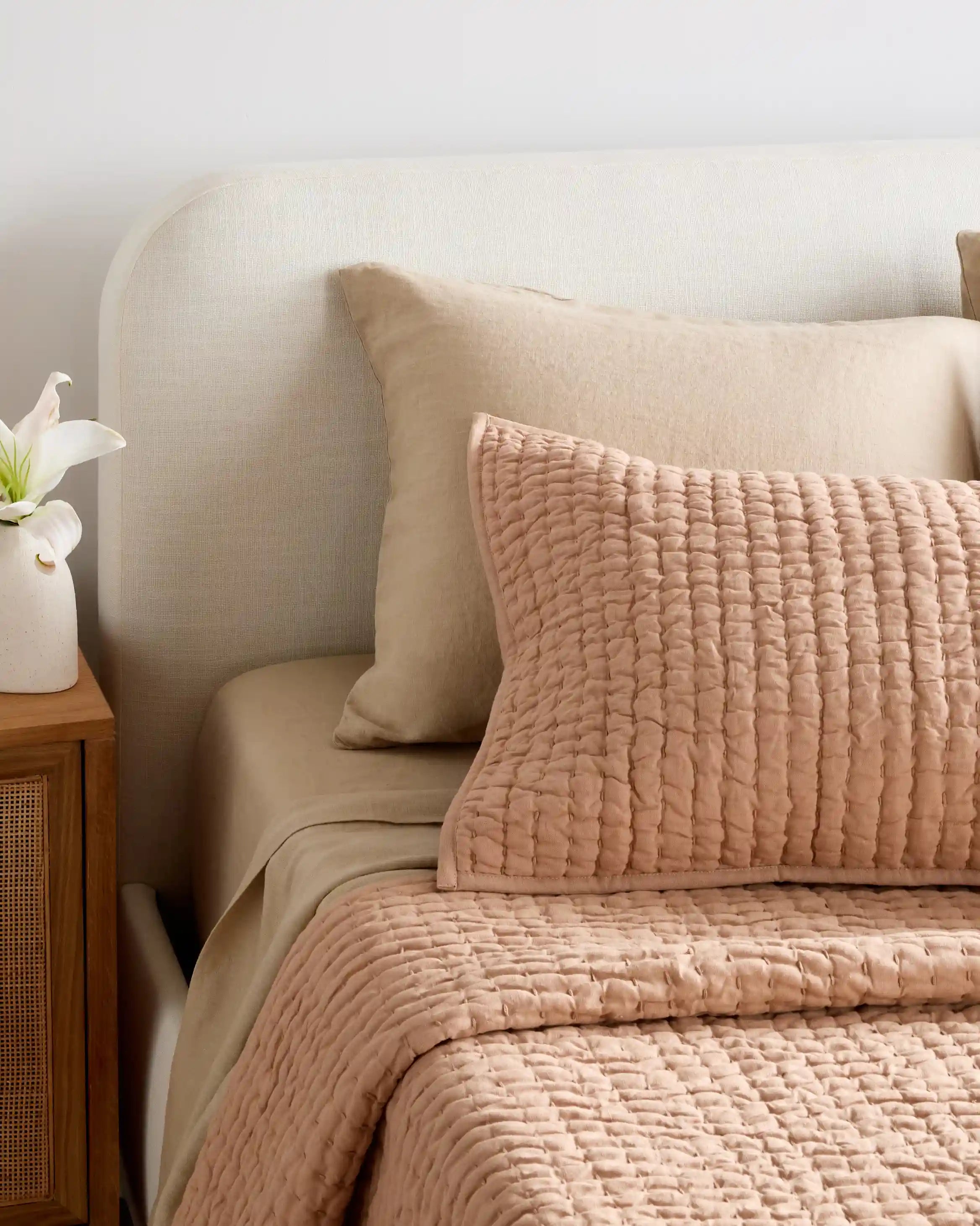Curved Bed in Performance Linen