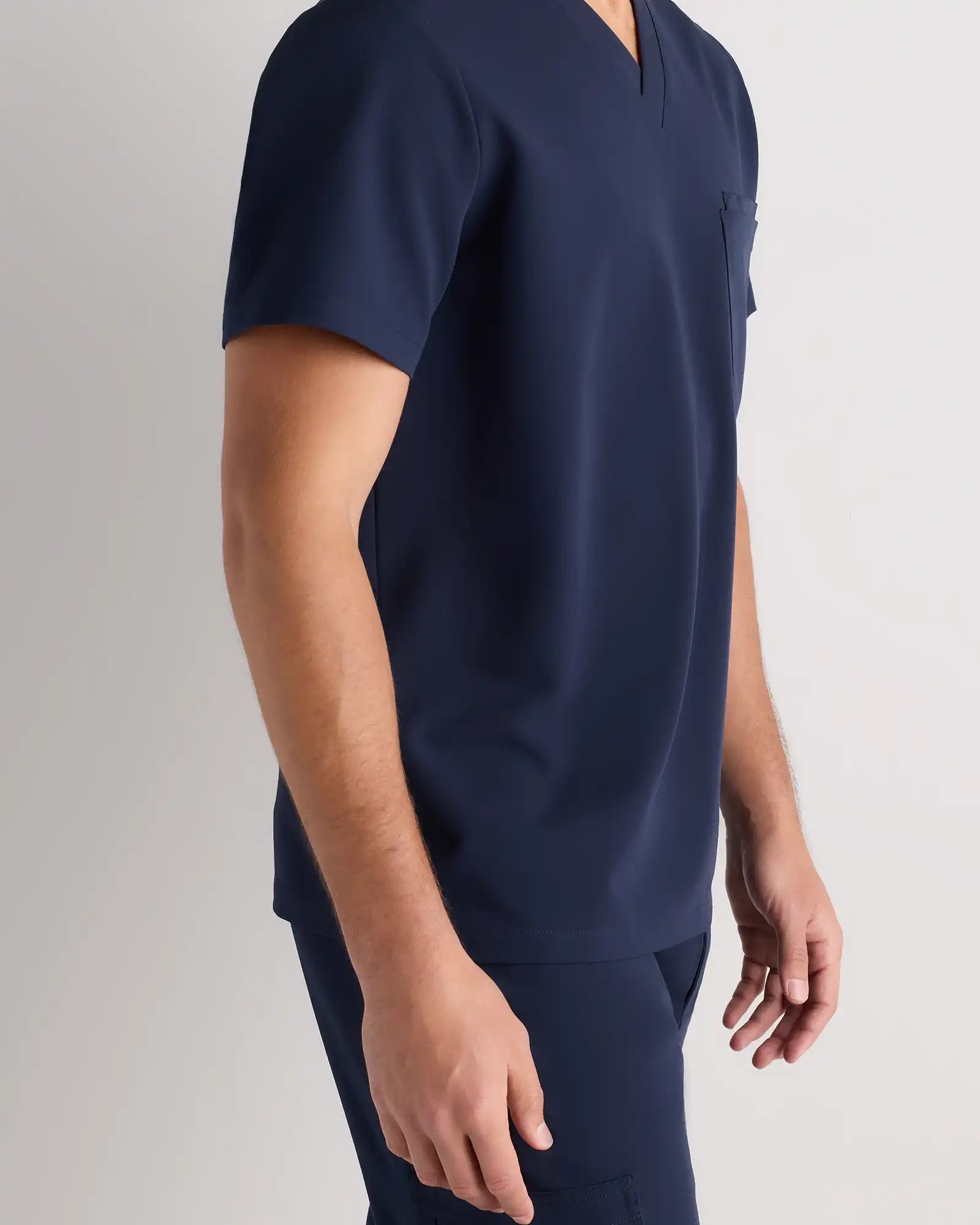 AeraFlex 3-Pocket Scrub Top