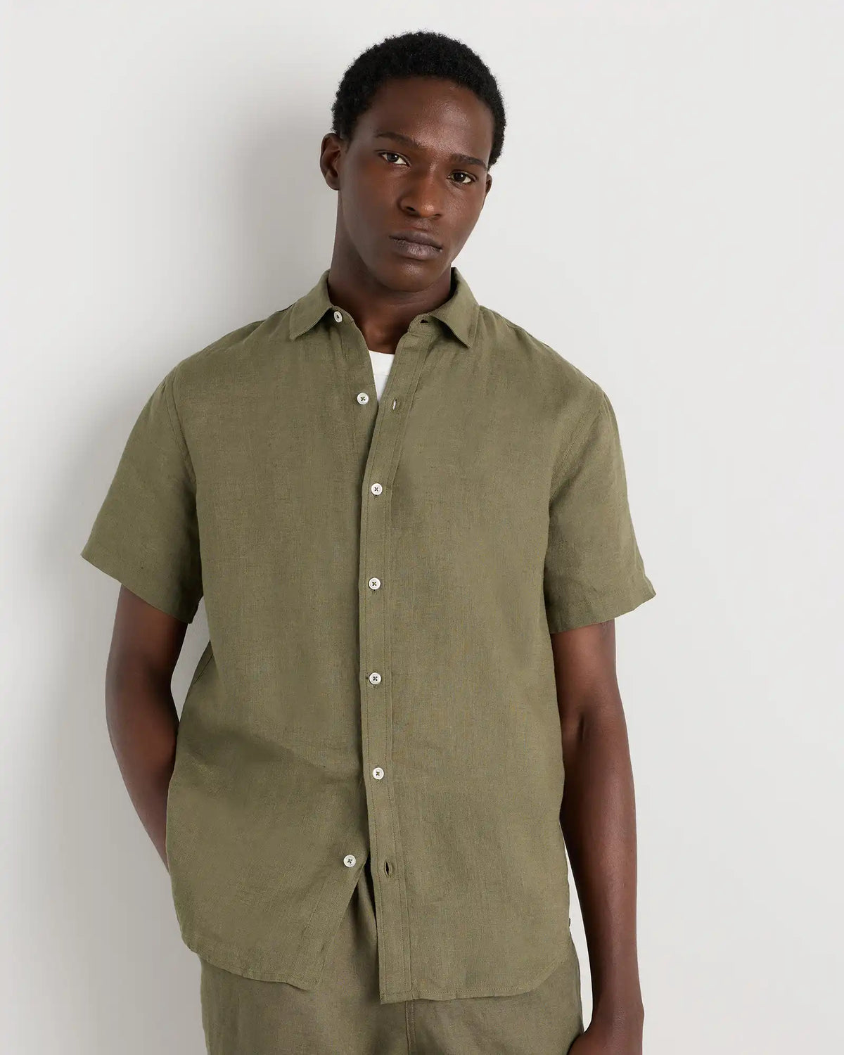 100% European Linen Relaxed Short Sleeve Shirt