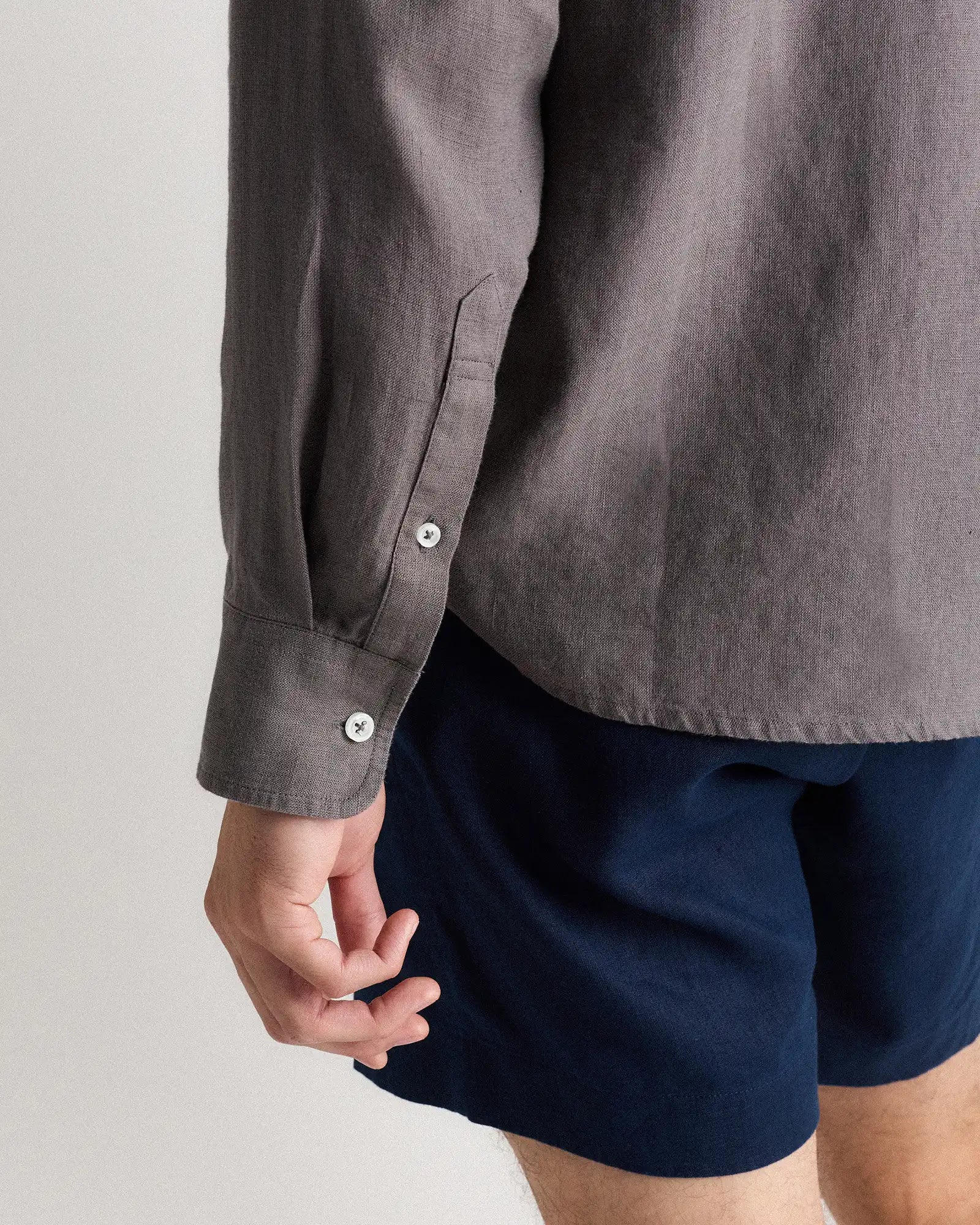 100% European Linen Relaxed Long Sleeve Pocket Shirt