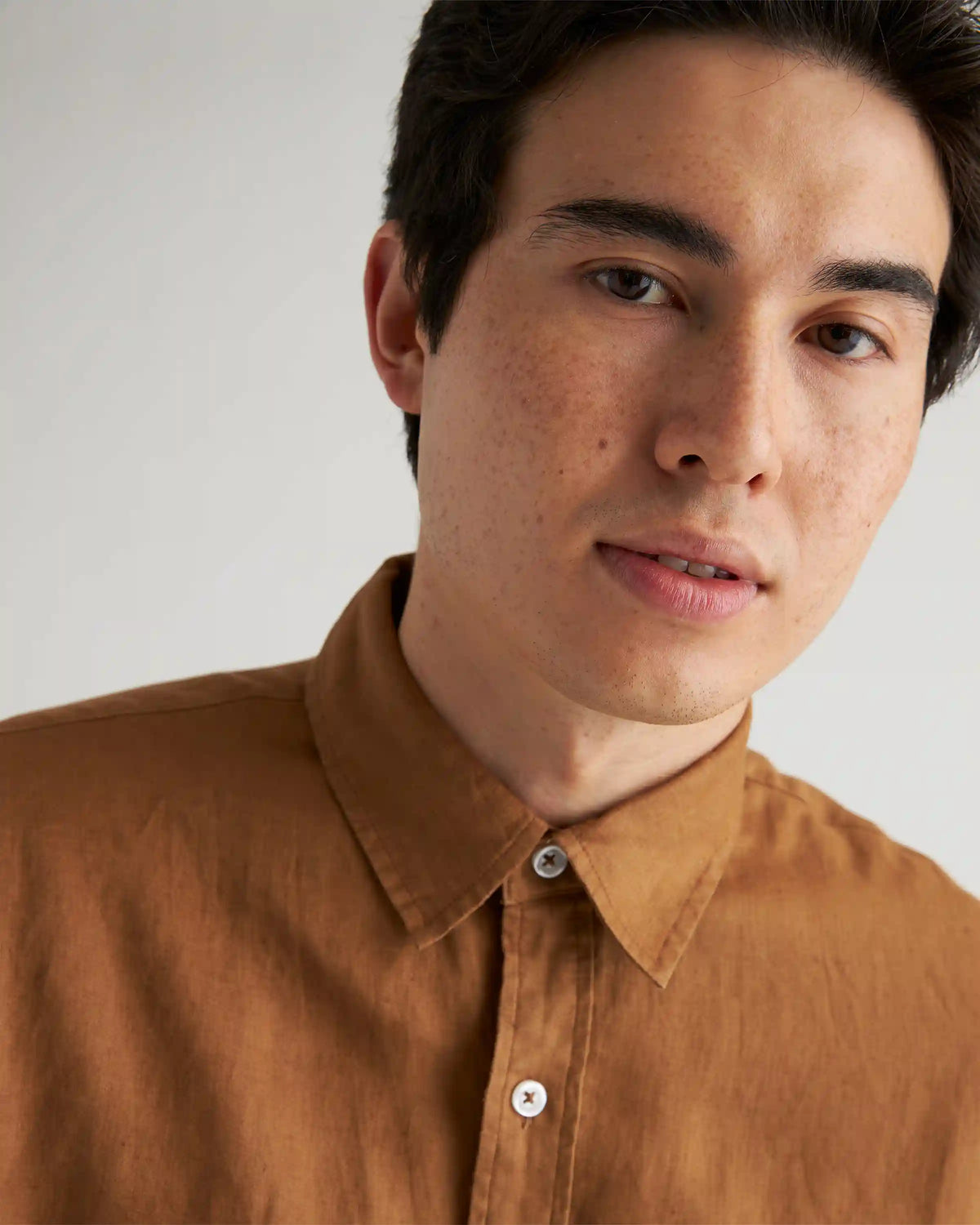 100% European Linen Relaxed Long Sleeve Pocket Shirt