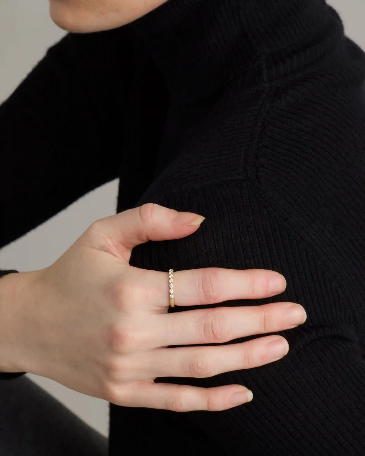 Lab Grown Diamond Single Shared Prong Halfway Band