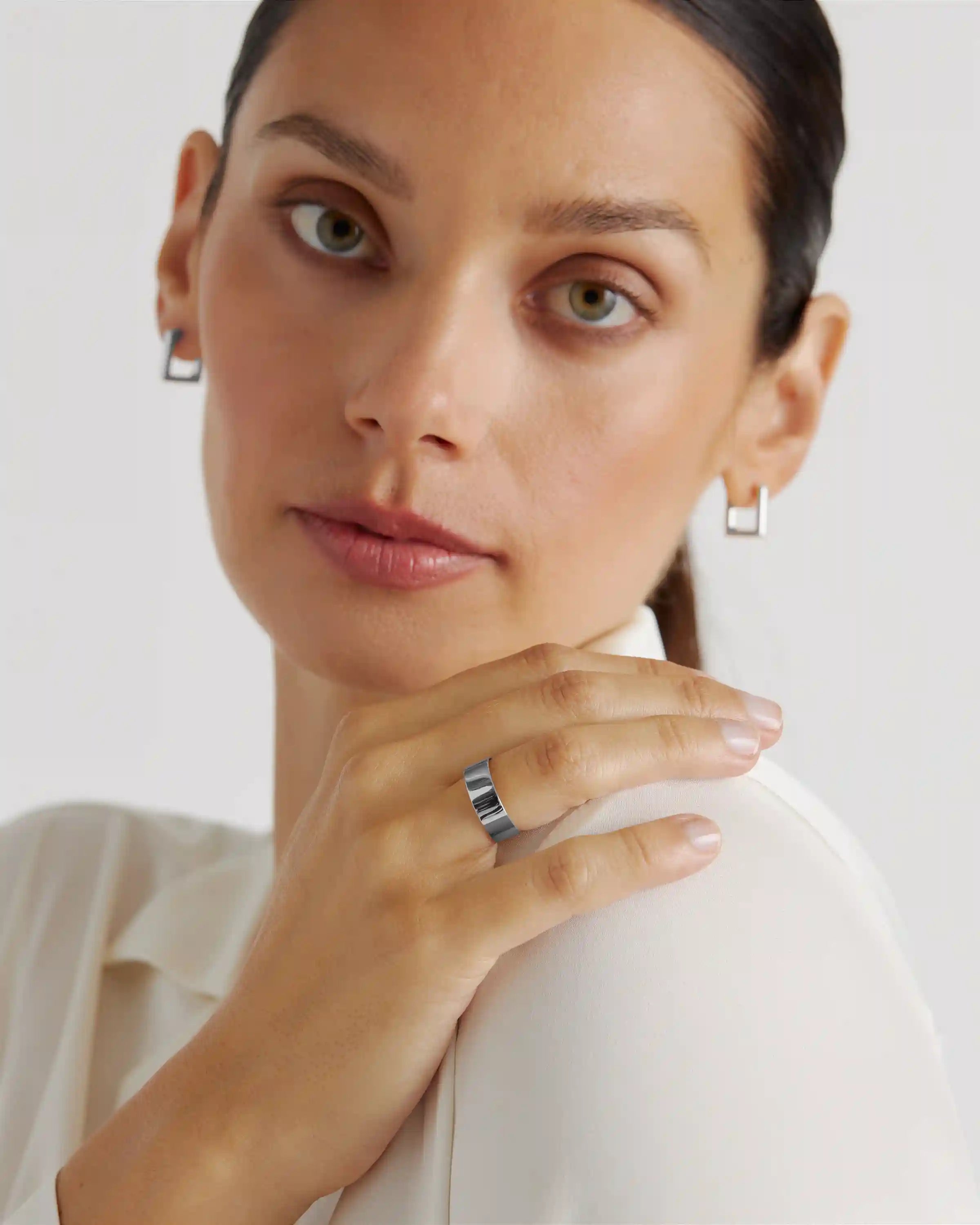 14K Gold Lightweight Flat Edge Band