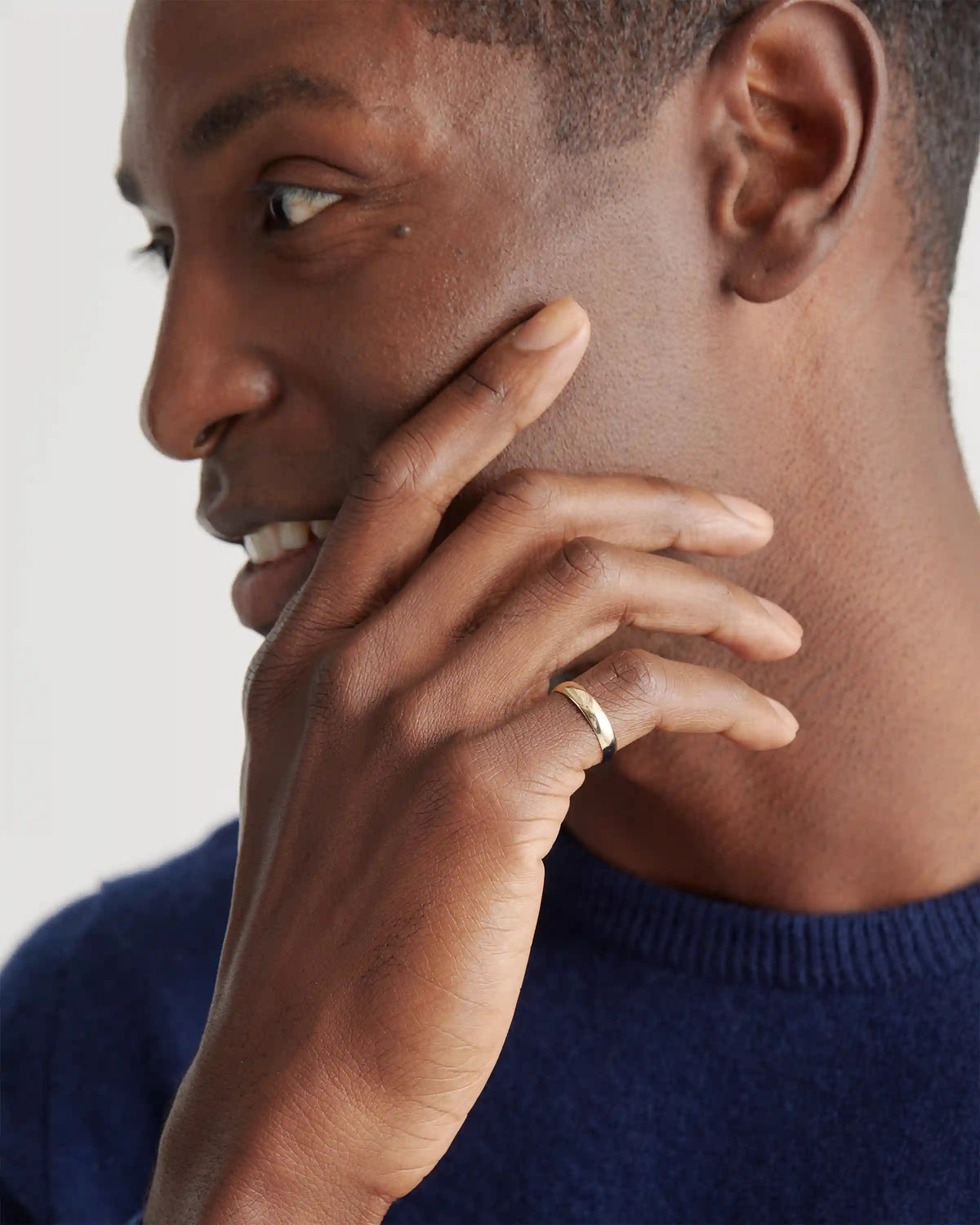 14K Gold Lightweight Round Edge Band