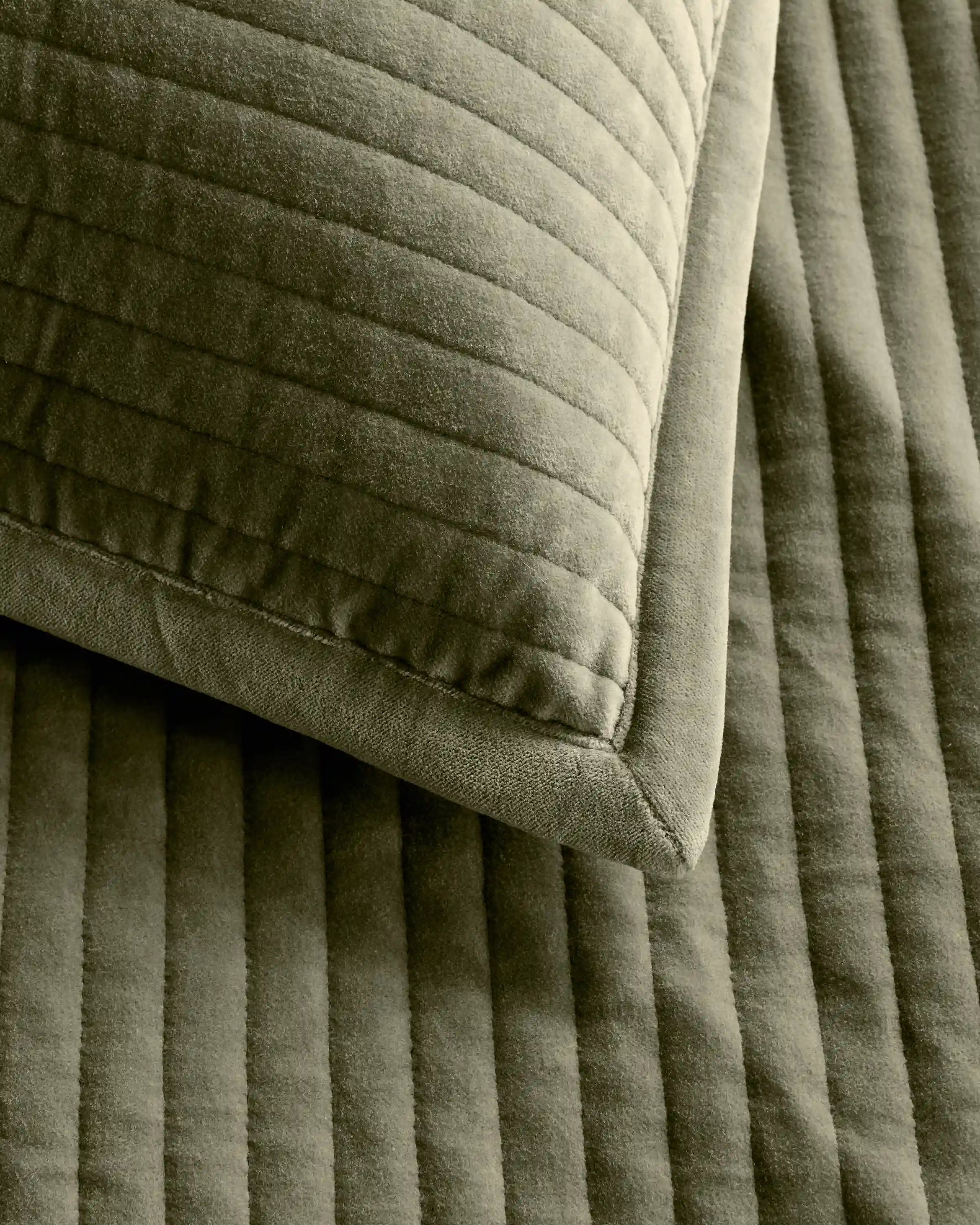 Cotton Velvet Vertical Channel Quilt Set
