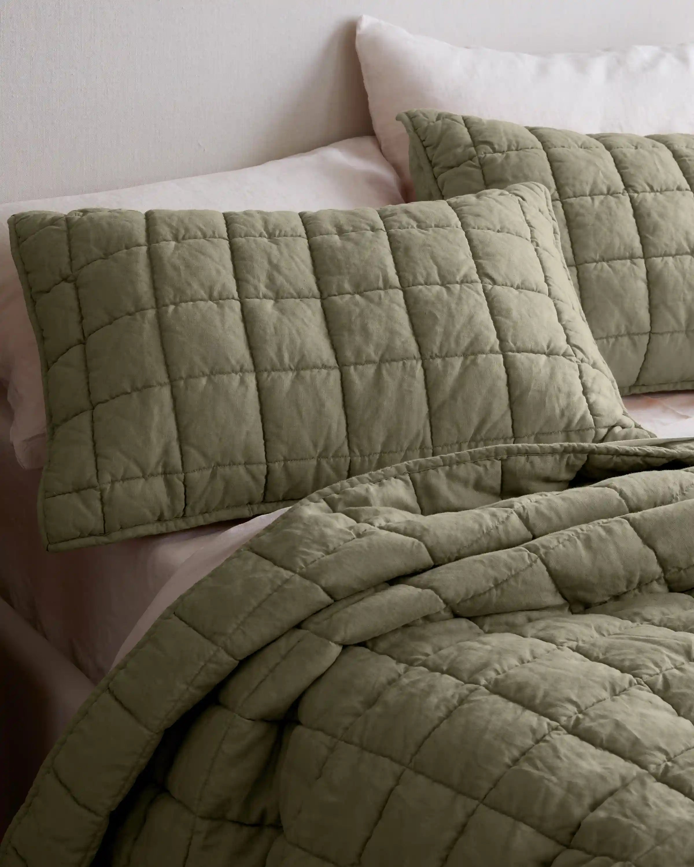 European Linen Box Quilt Set