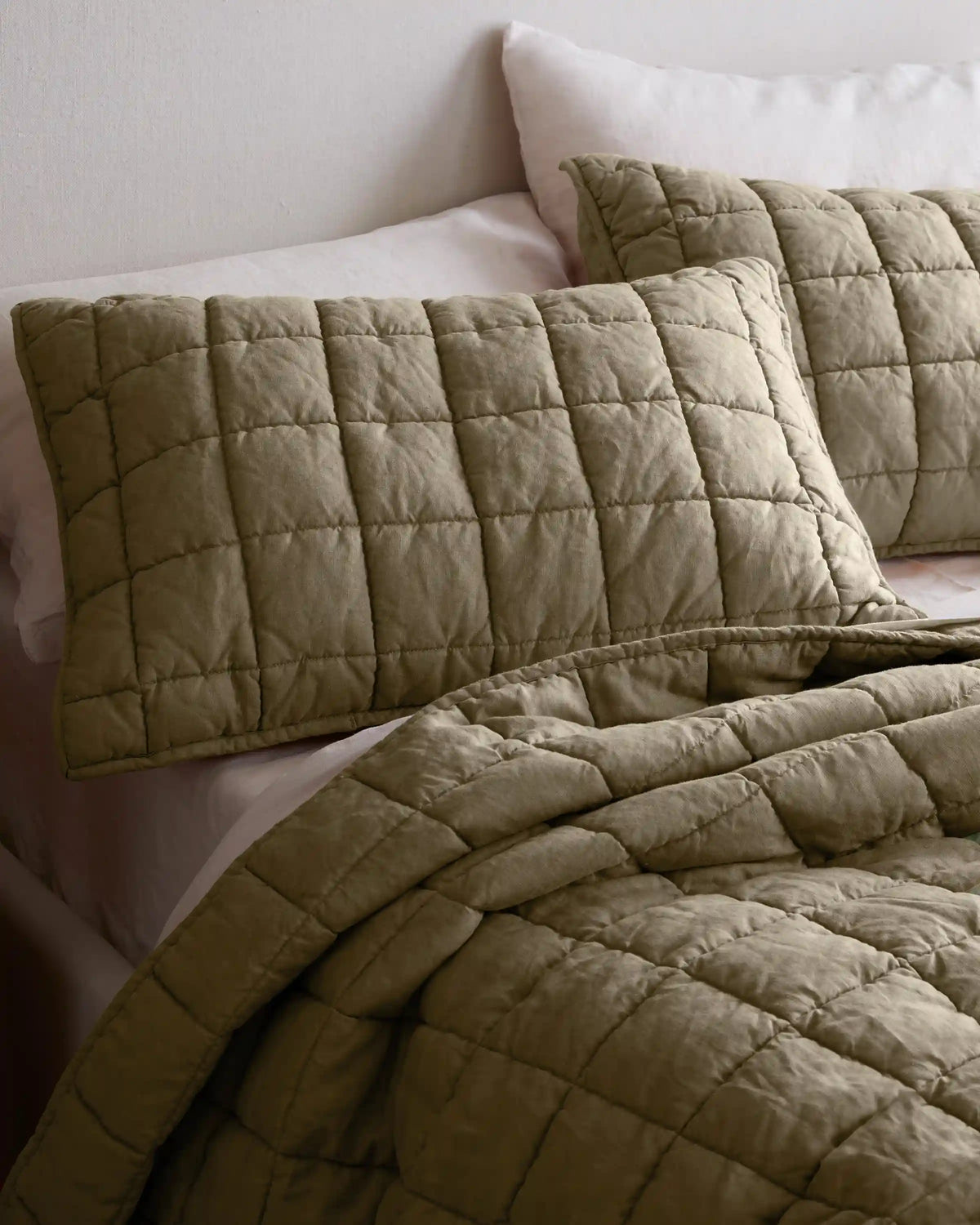 European Linen Box Quilt Set