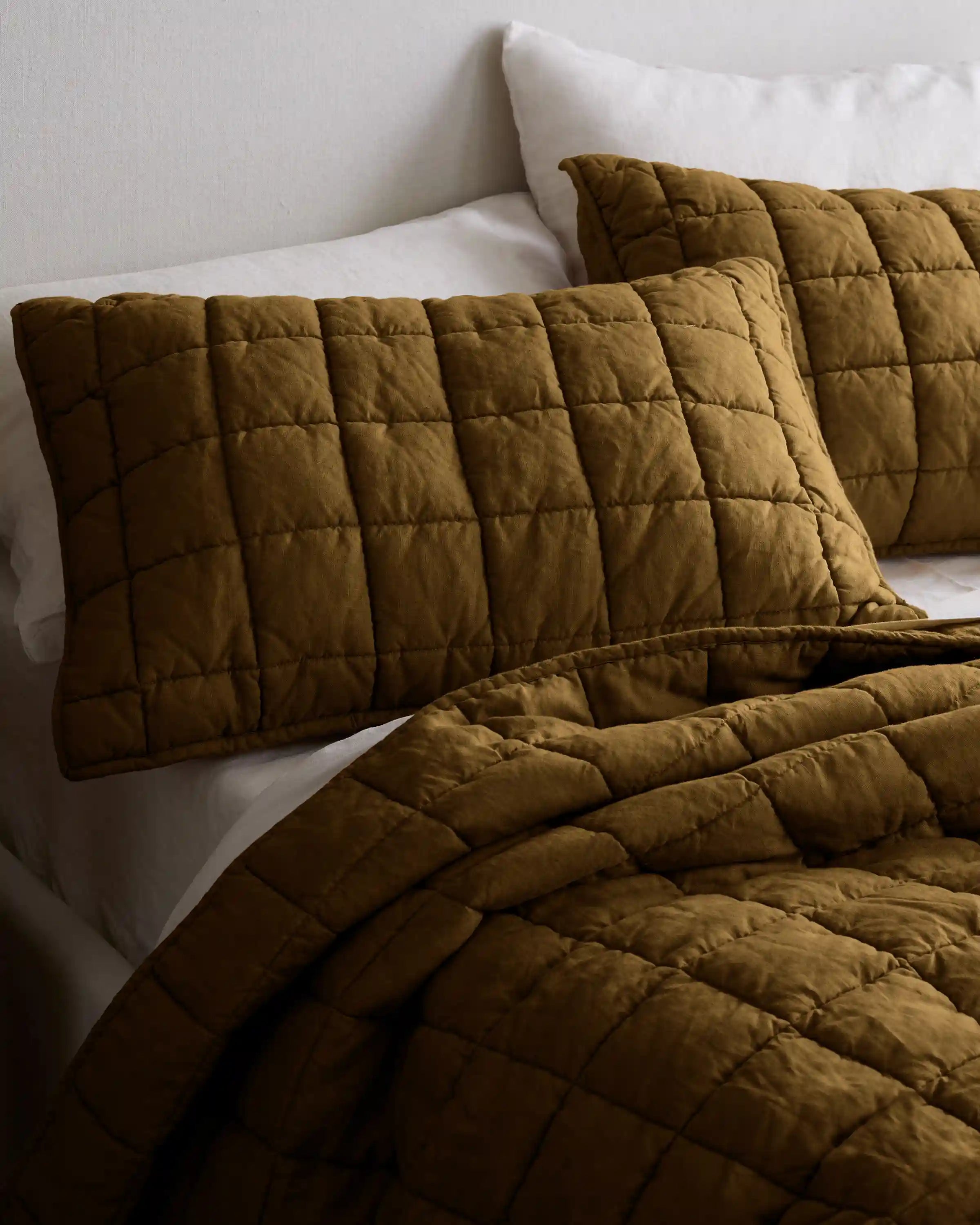 European Linen Box Quilt Set