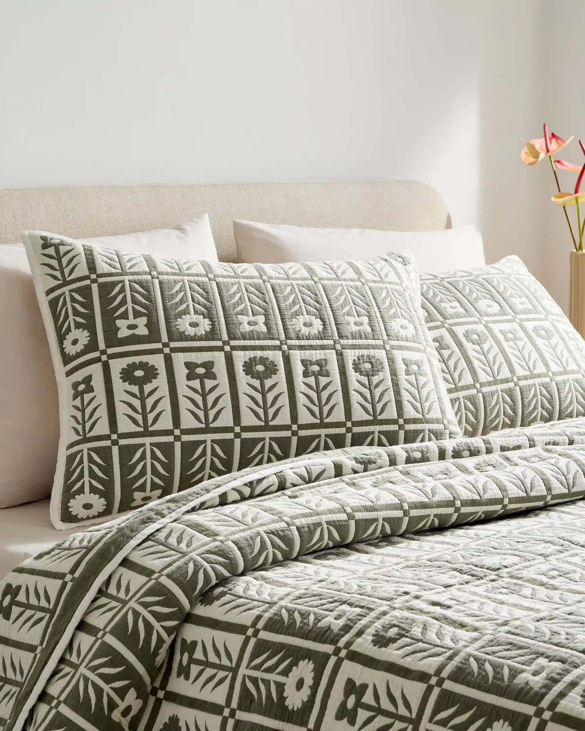Organic Cotton Jacquard Floral Coverlet