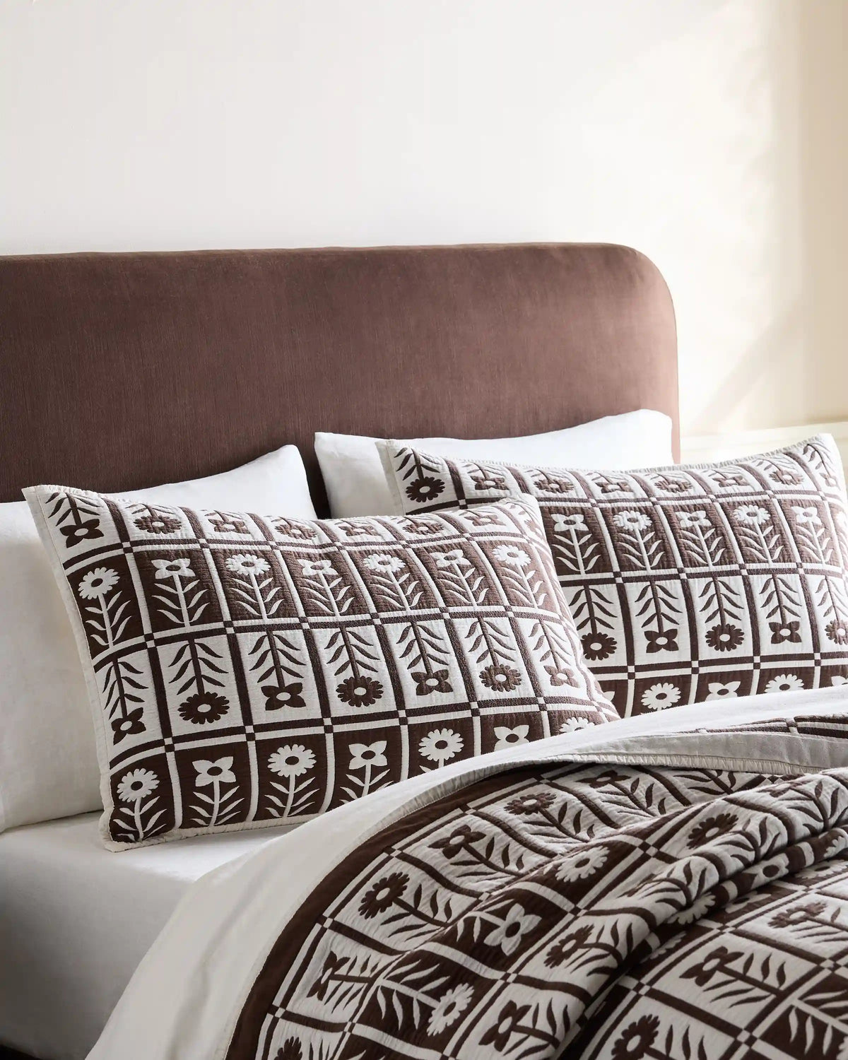 Organic Cotton Jacquard Floral Coverlet