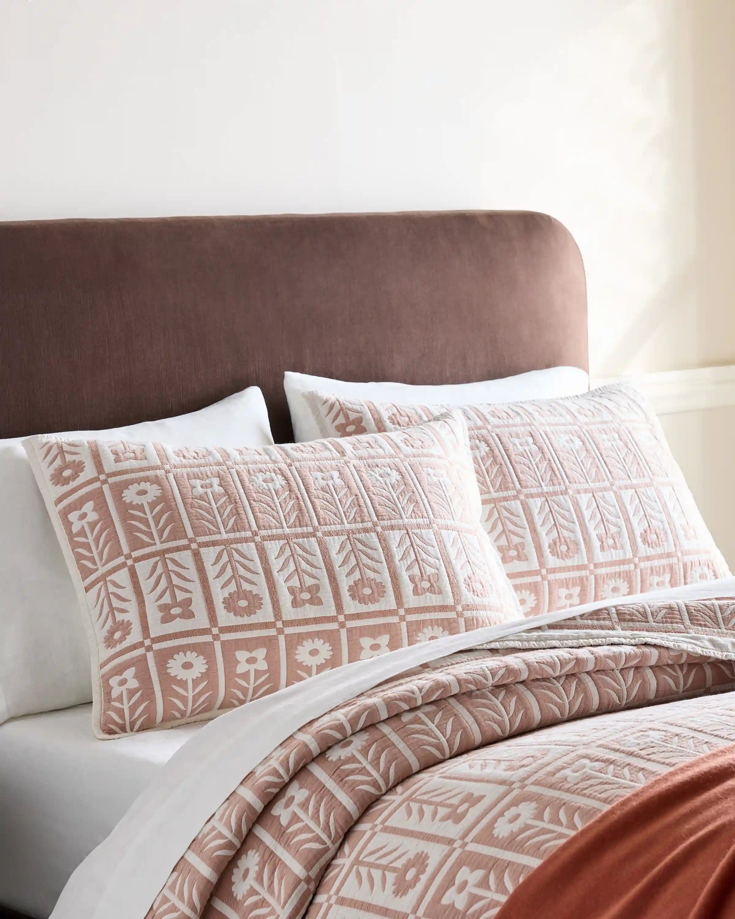 Organic Cotton Jacquard Floral Coverlet
