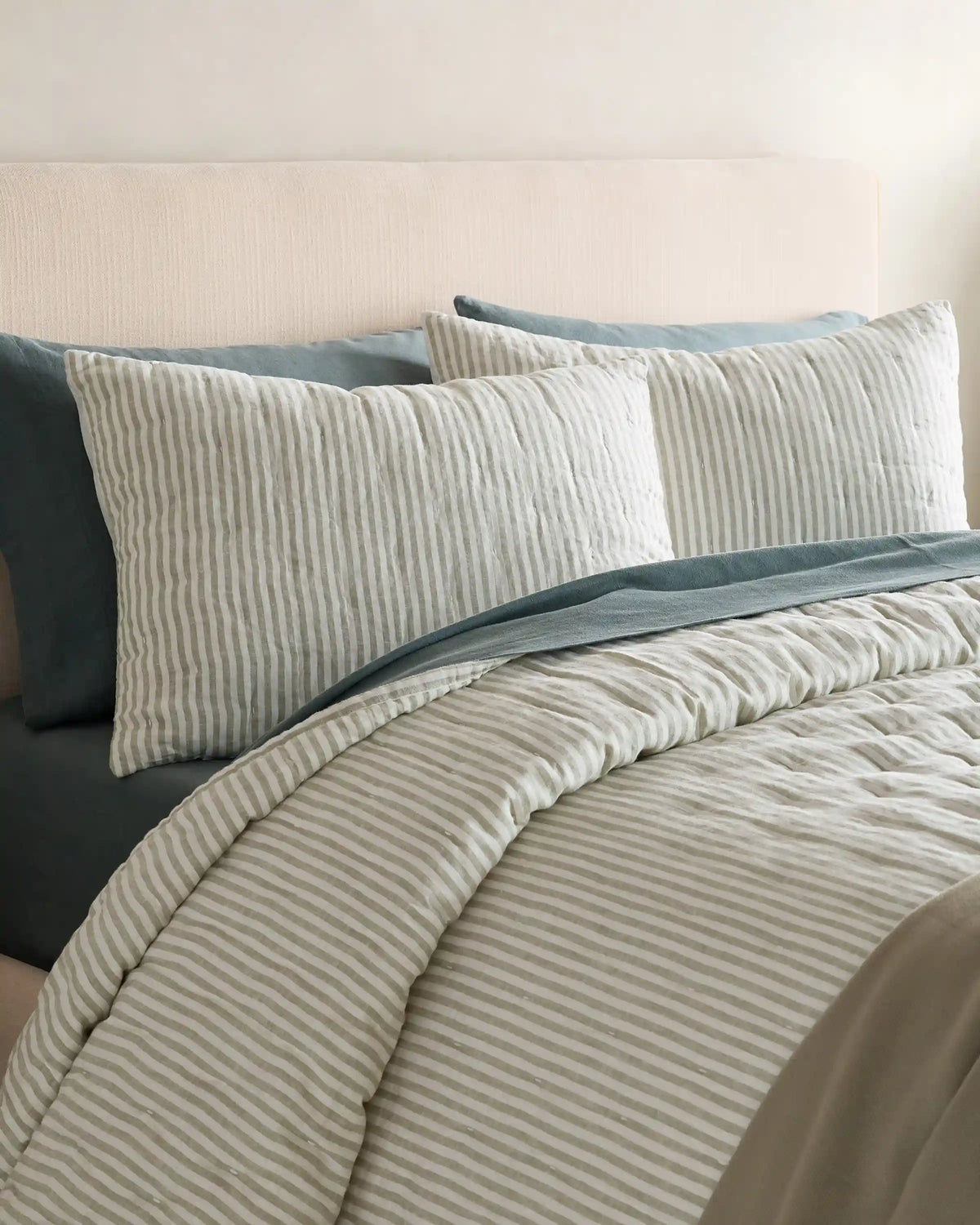 European Linen Patterned Quilt