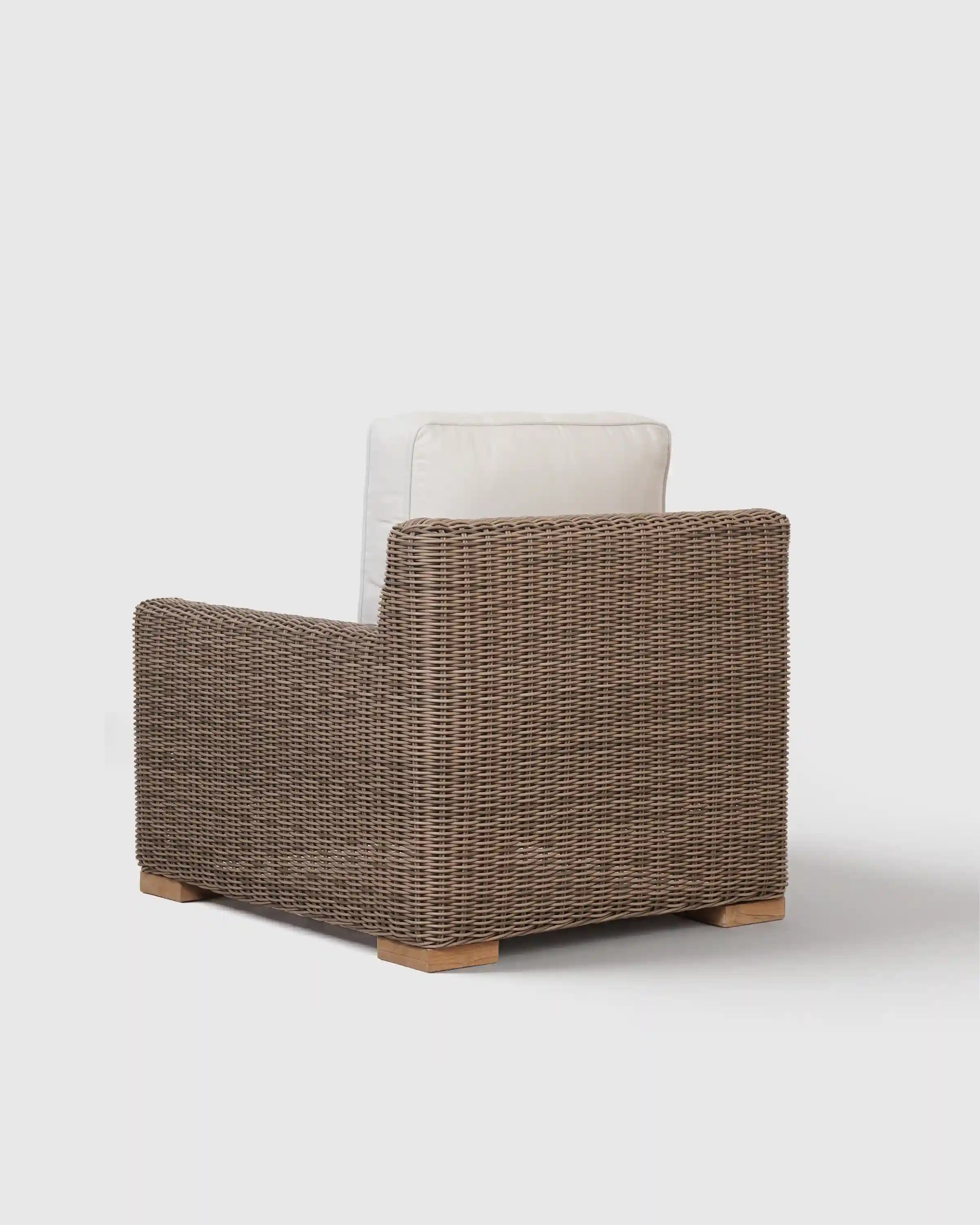 Classic All-Weather Wicker Outdoor Lounge Chair