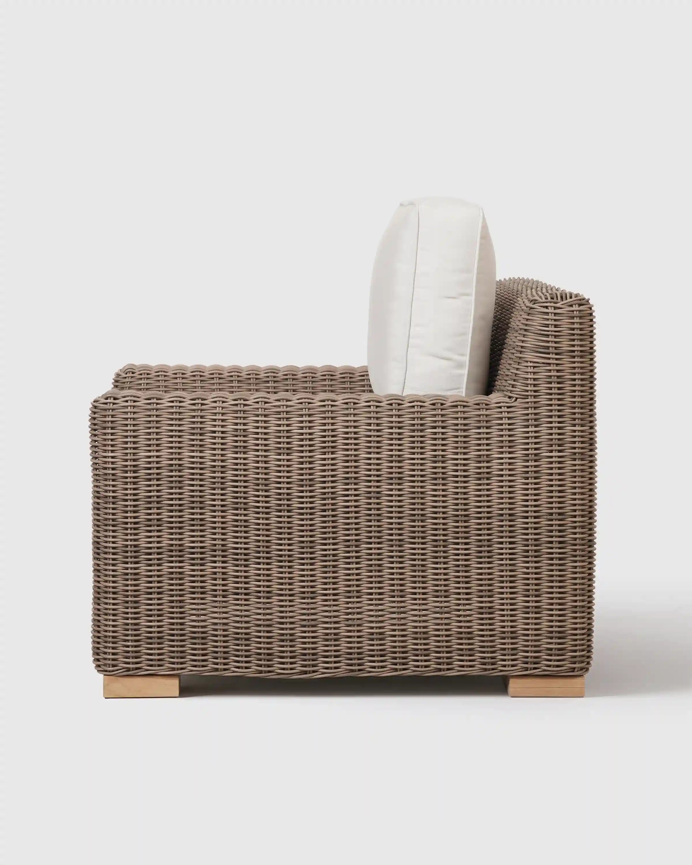 Classic All-Weather Wicker Outdoor Lounge Chair