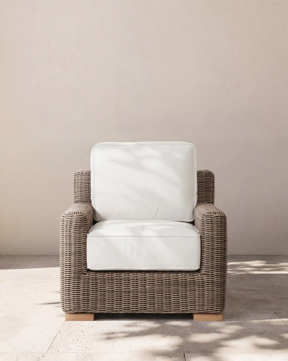 Classic All-Weather Wicker Outdoor Lounge Chair