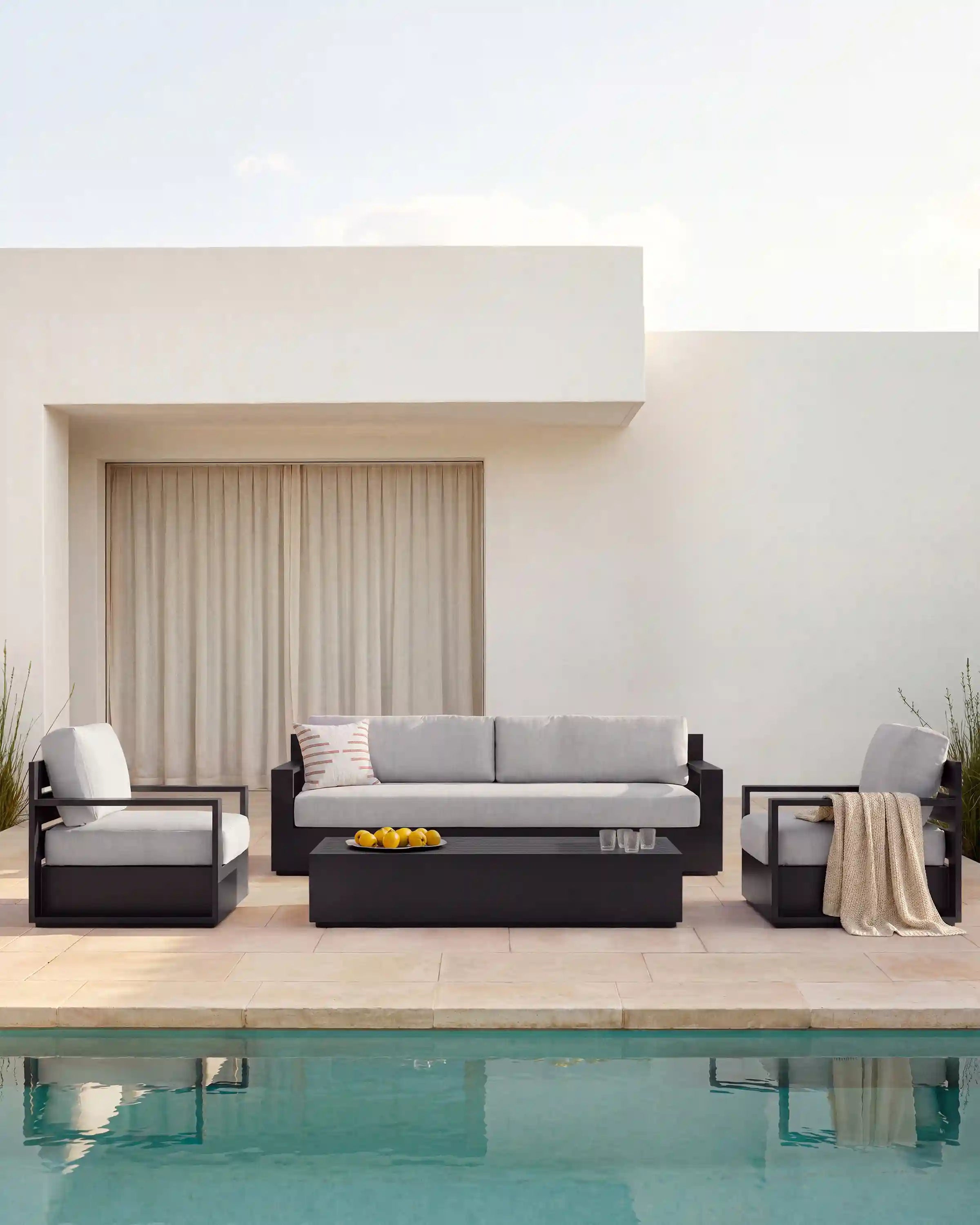 Powder-Coated Aluminum Outdoor Swivel Lounge Chair