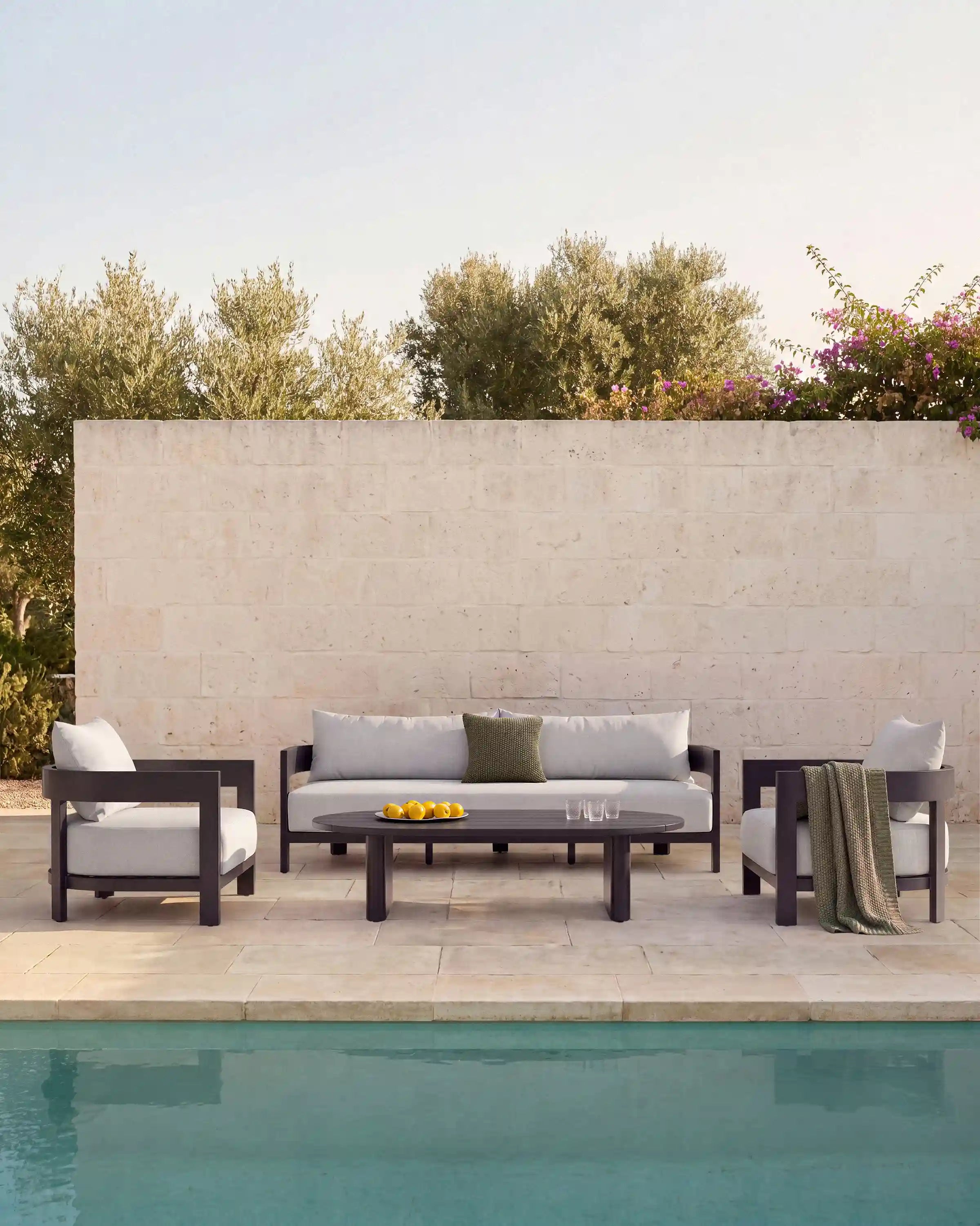 Curved Powder-Coated Aluminum Outdoor Lounge Chair