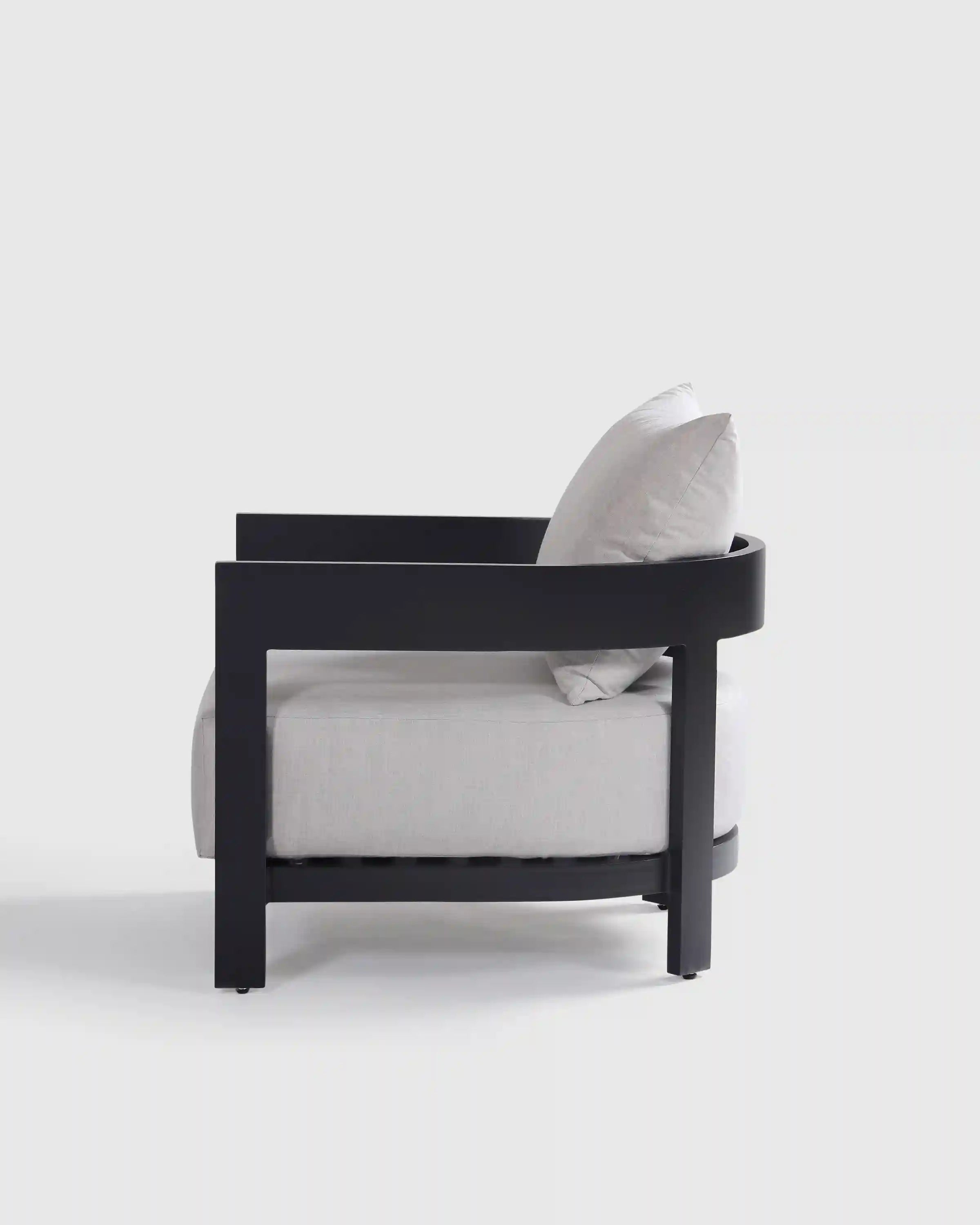 Curved Powder-Coated Aluminum Outdoor Lounge Chair