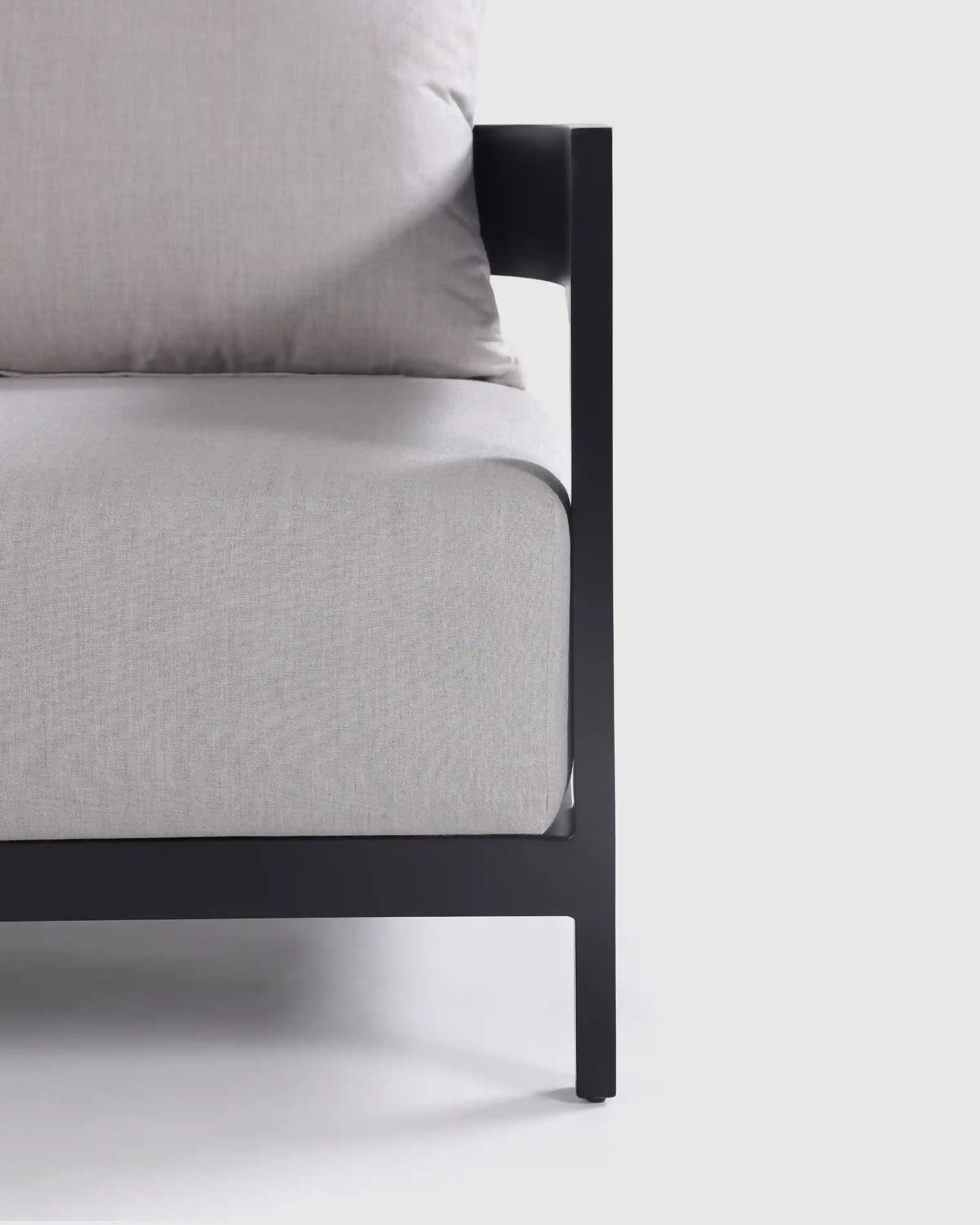Curved Powder-Coated Aluminum Outdoor Lounge Chair
