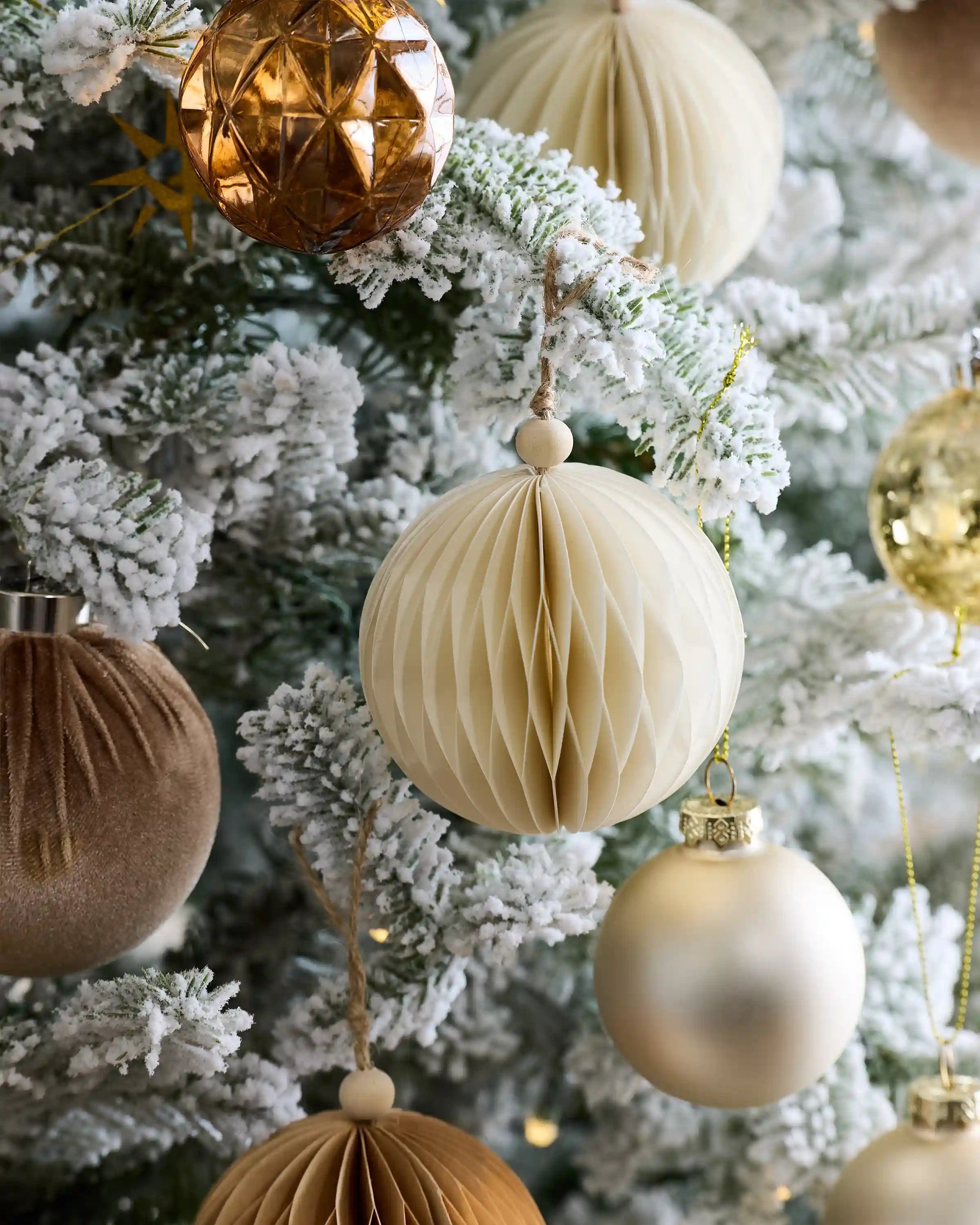 Frosted Fraser Fir Artificial Christmas Tree: Lit