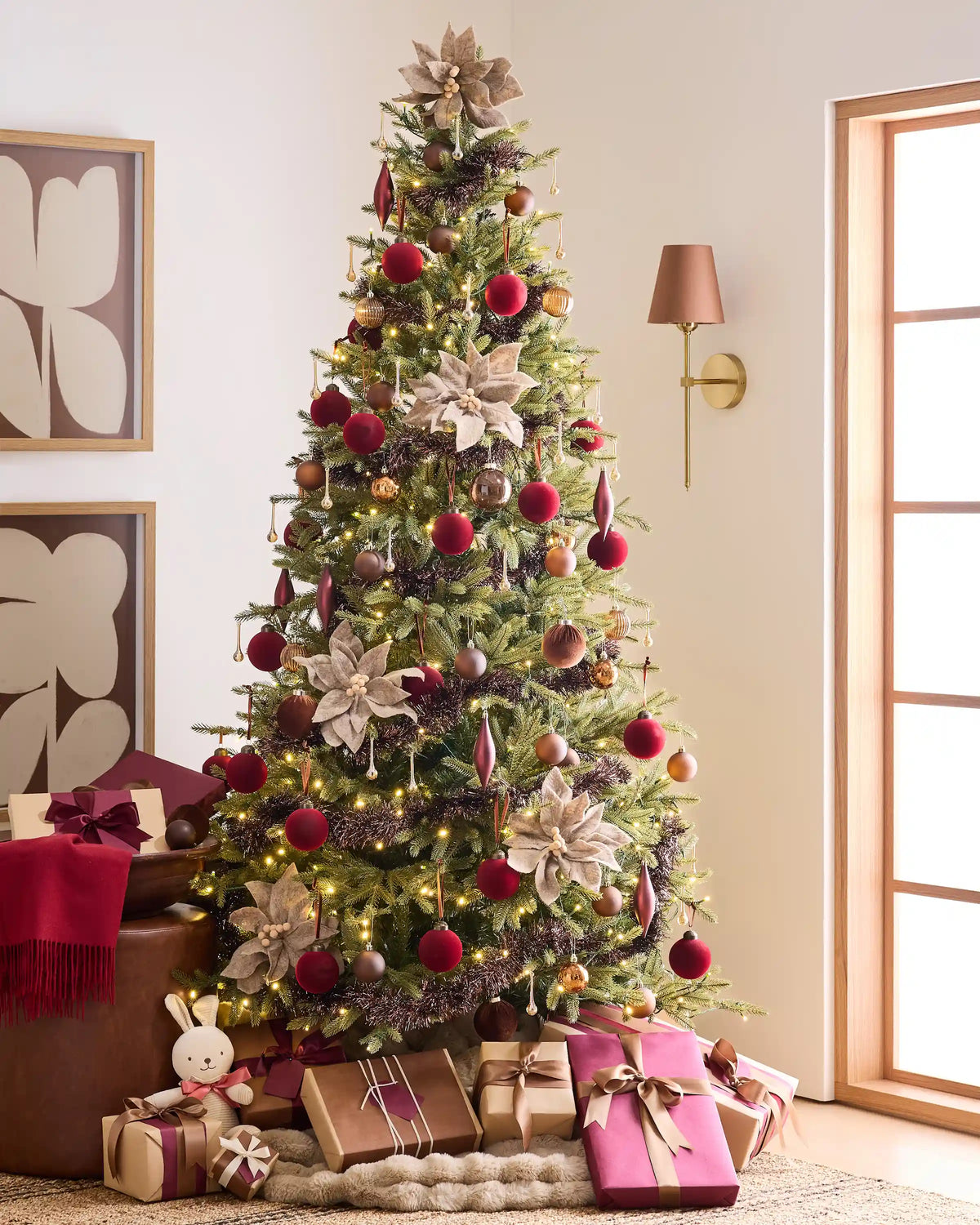 Spruce Artificial Christmas Tree: Lit