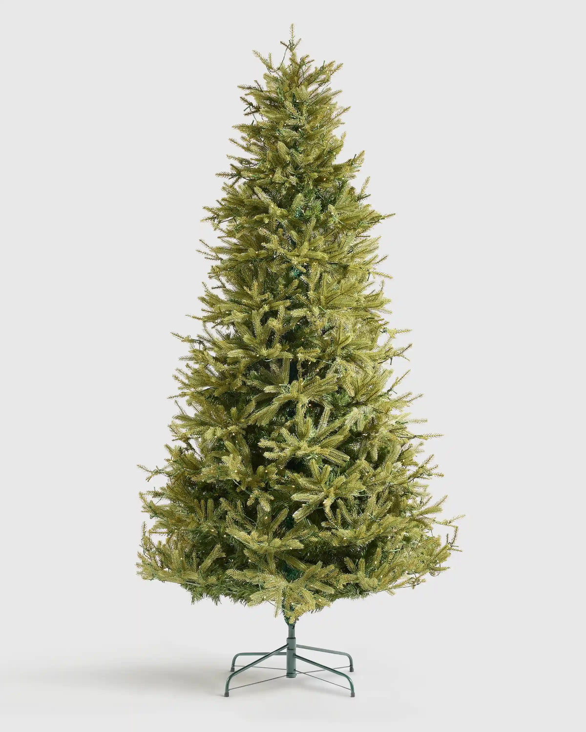Spruce Artificial Christmas Tree: Lit