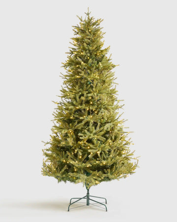 Spruce Artificial Christmas Tree: Lit