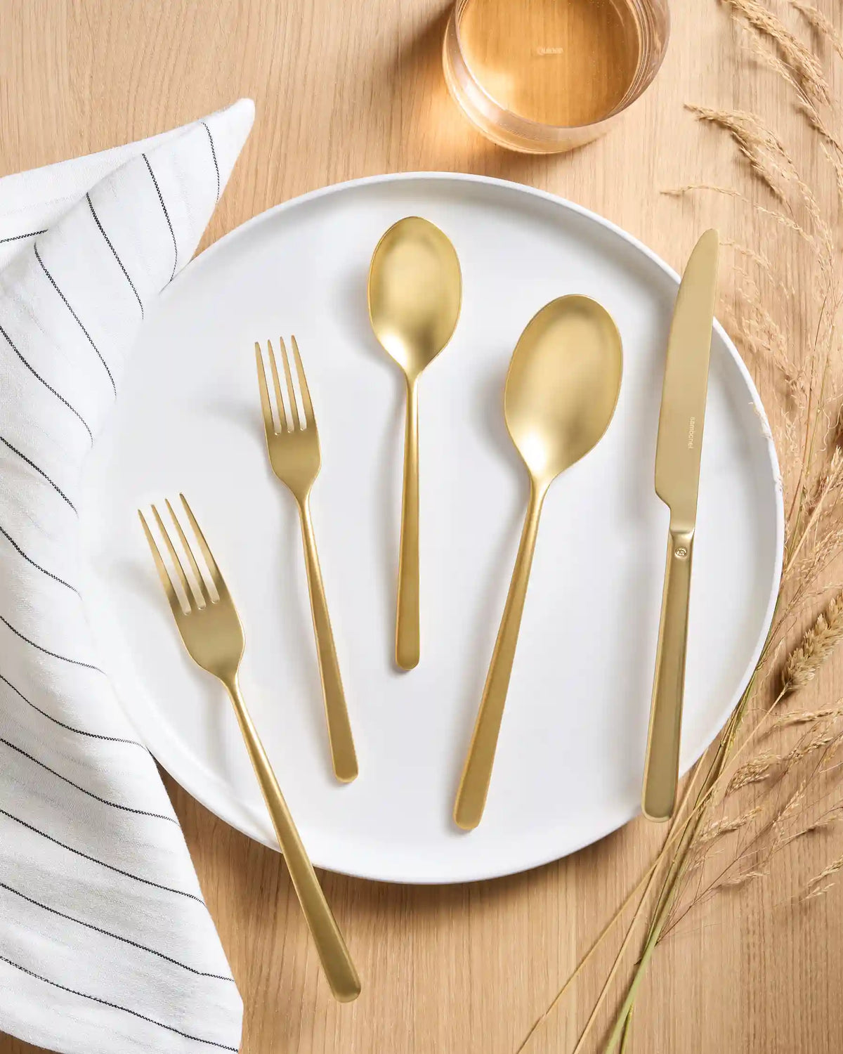 Gia Minimalist 20 Piece Flatware Set