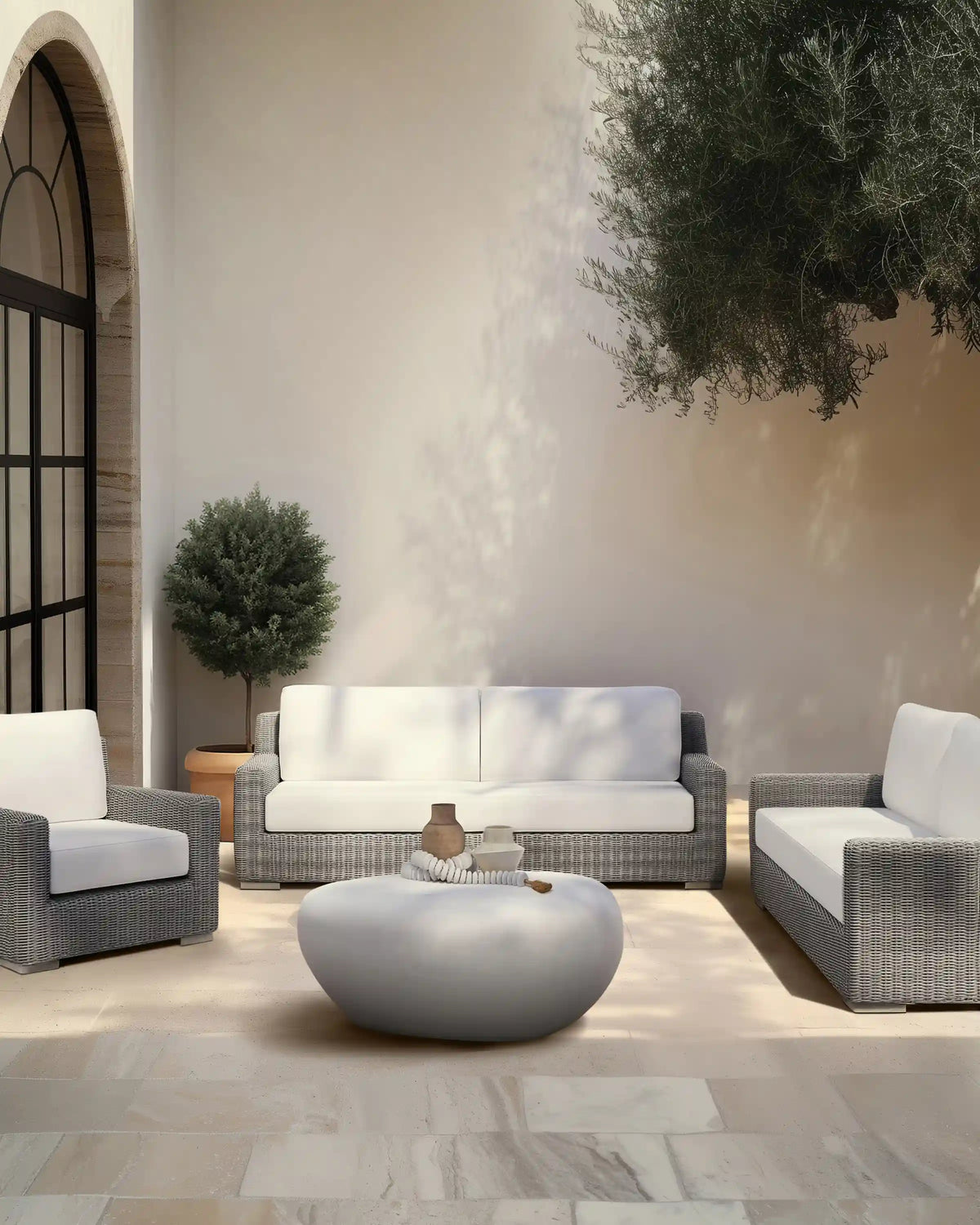 Classic All-Weather Wicker Outdoor Lounge Chair