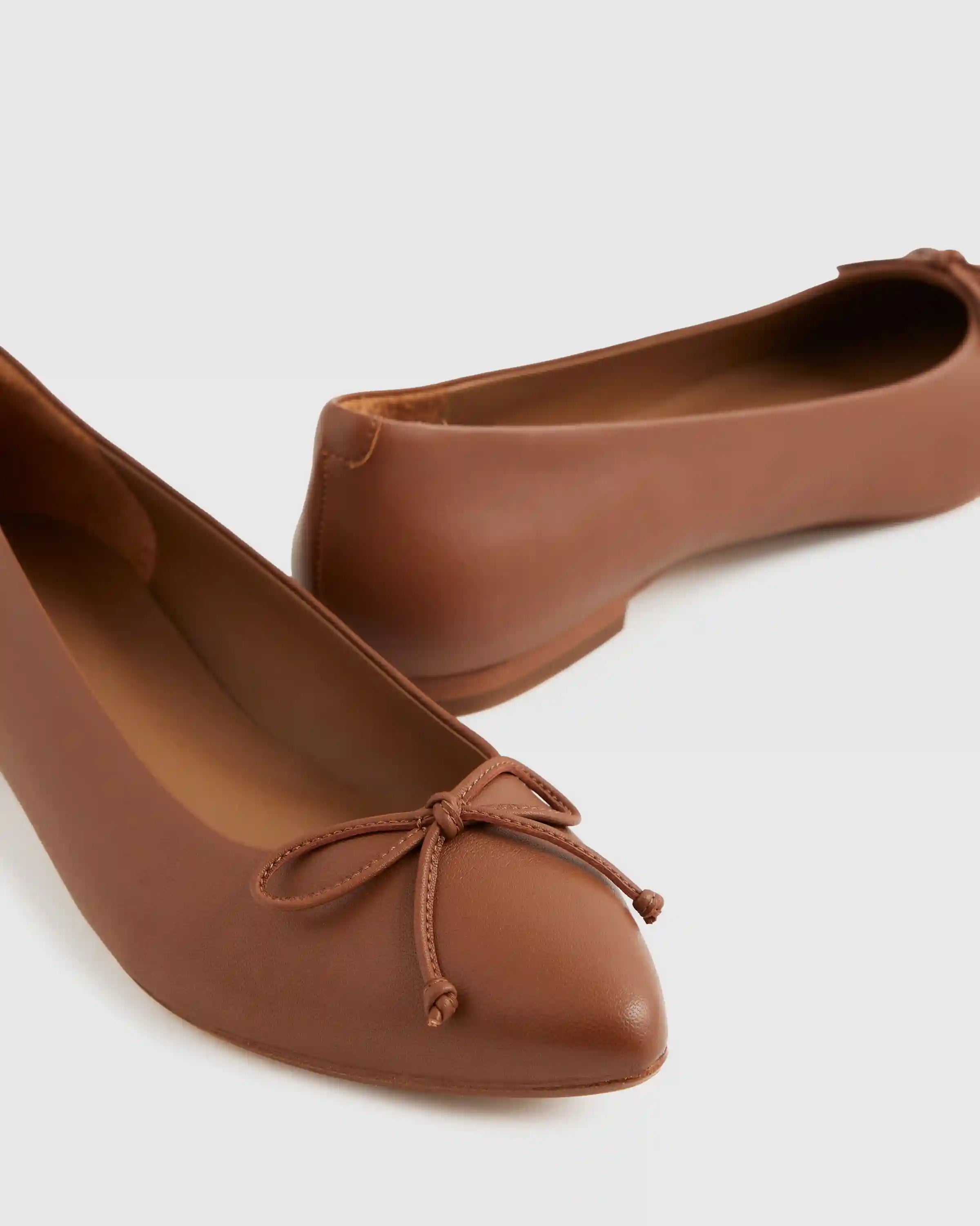 Italian Leather Pointed Bow Flat