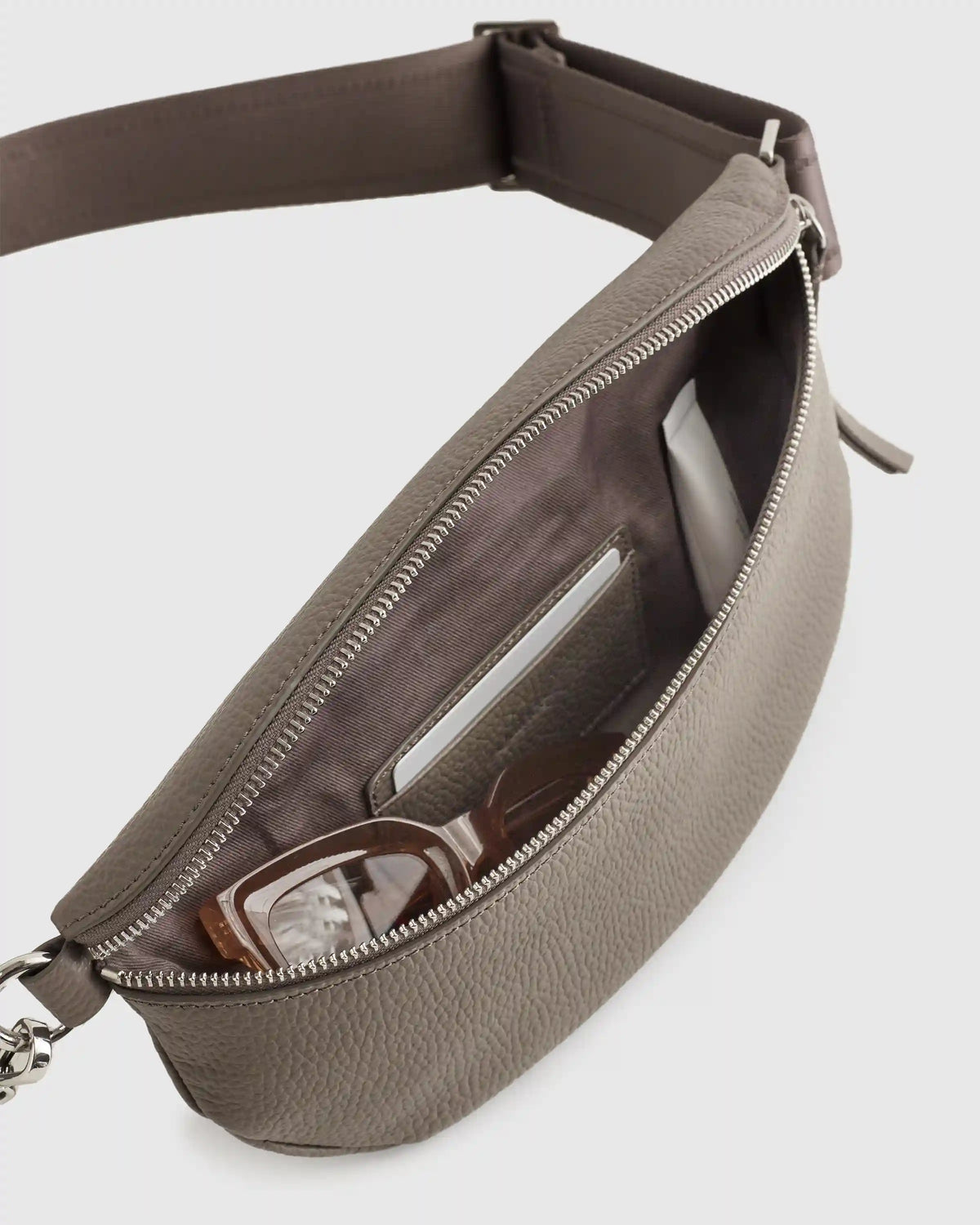 Quinn Sling Bag