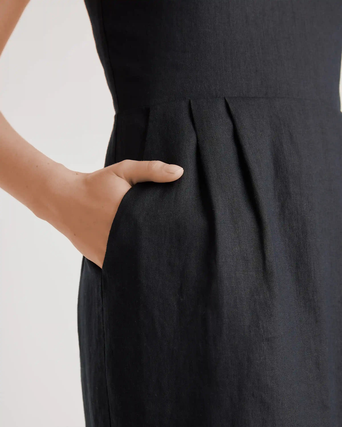 100% European Linen Scoop Neck Midi Dress