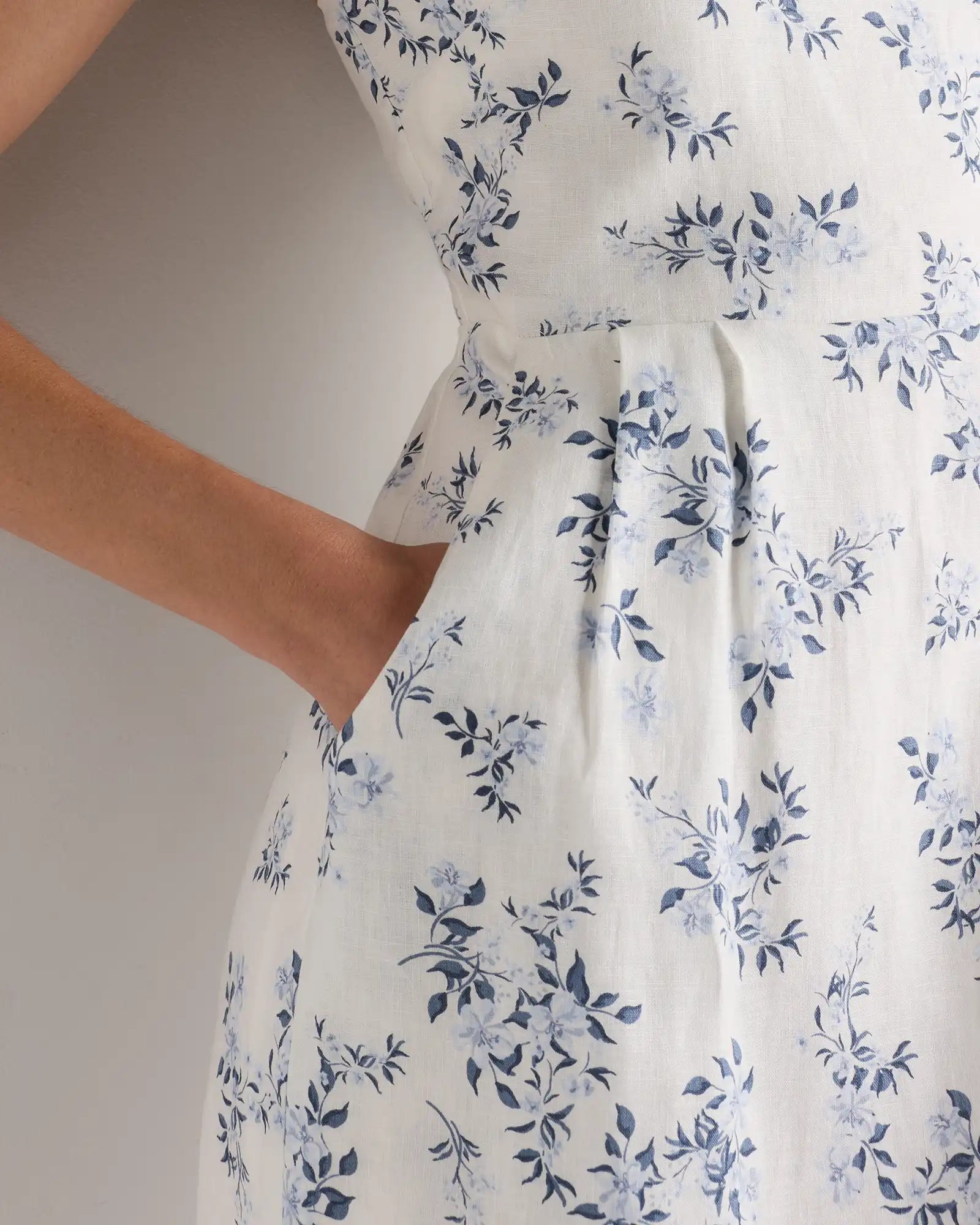 100% European Linen Scoop Neck Midi Dress