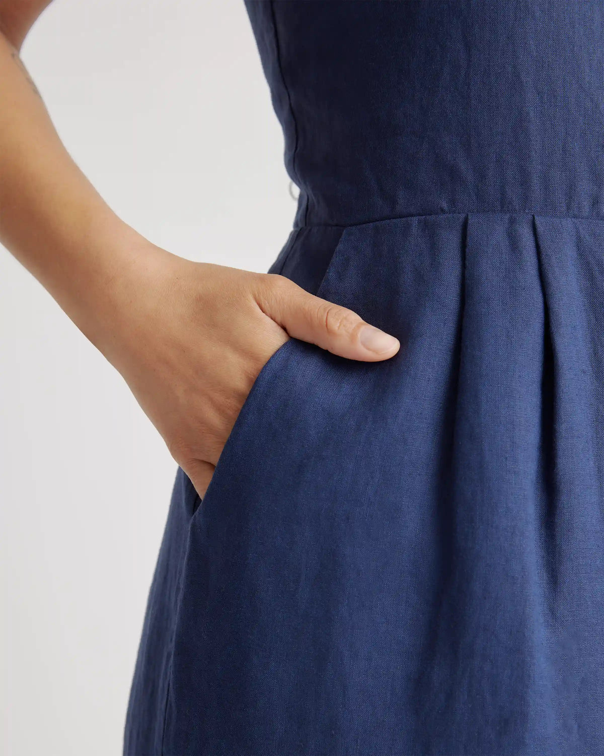 100% European Linen Scoop Neck Midi Dress