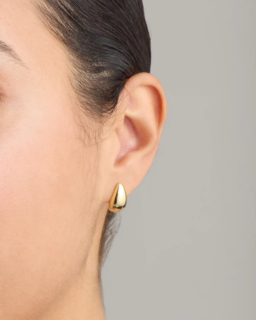 14K Gold Small Teardrop Earrings