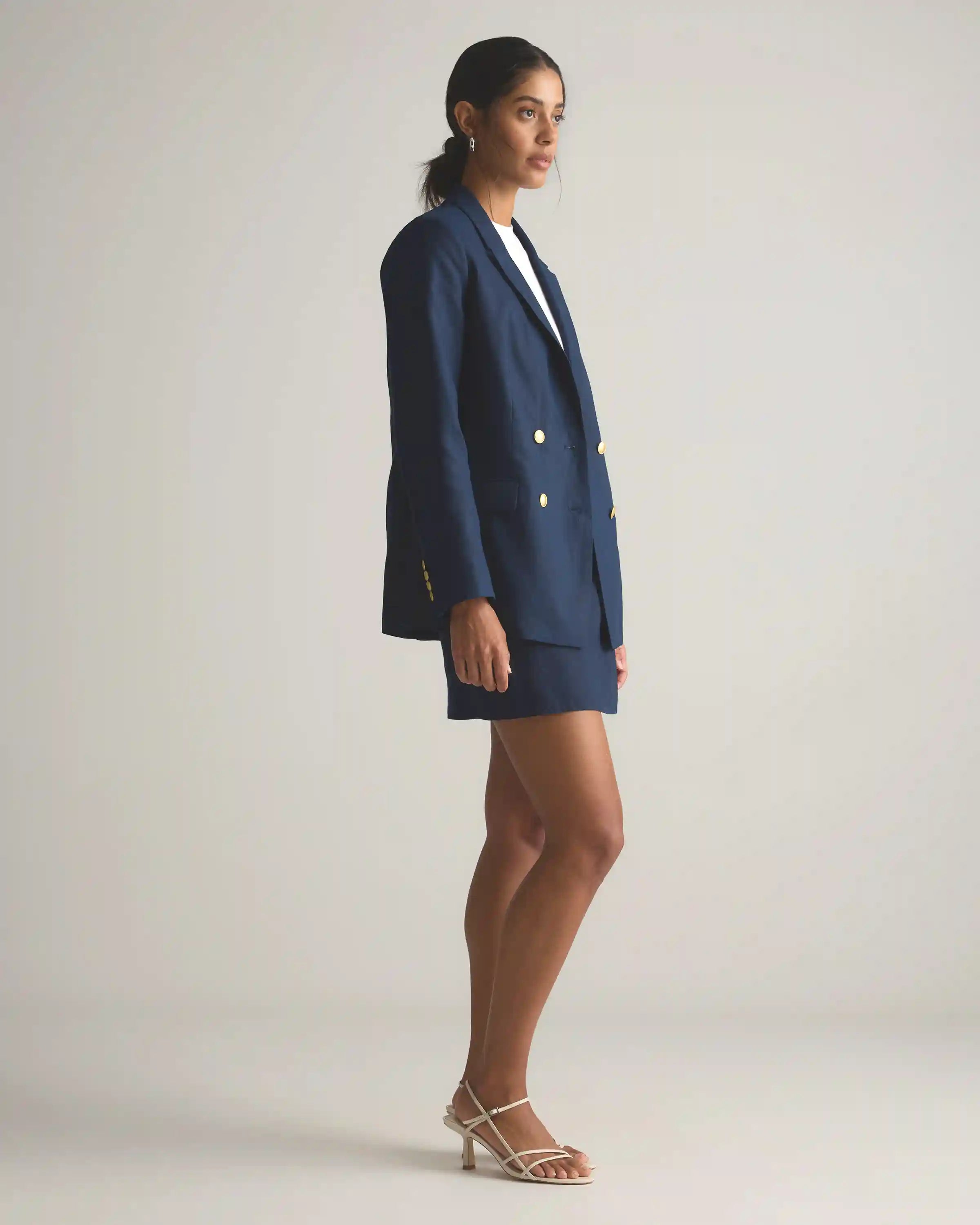 100% European Linen Relaxed Double-Breasted Blazer