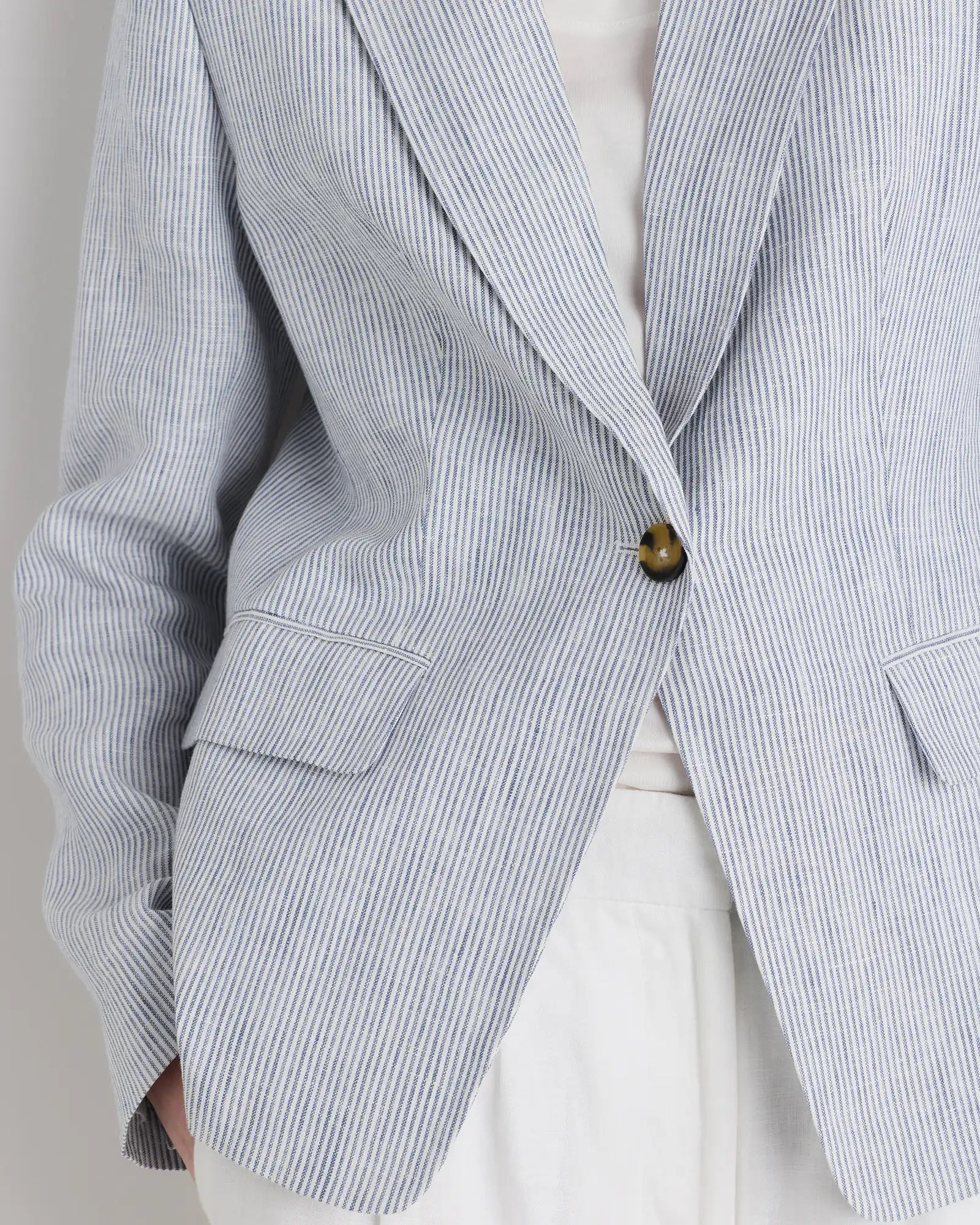 100% European Linen Structured Blazer