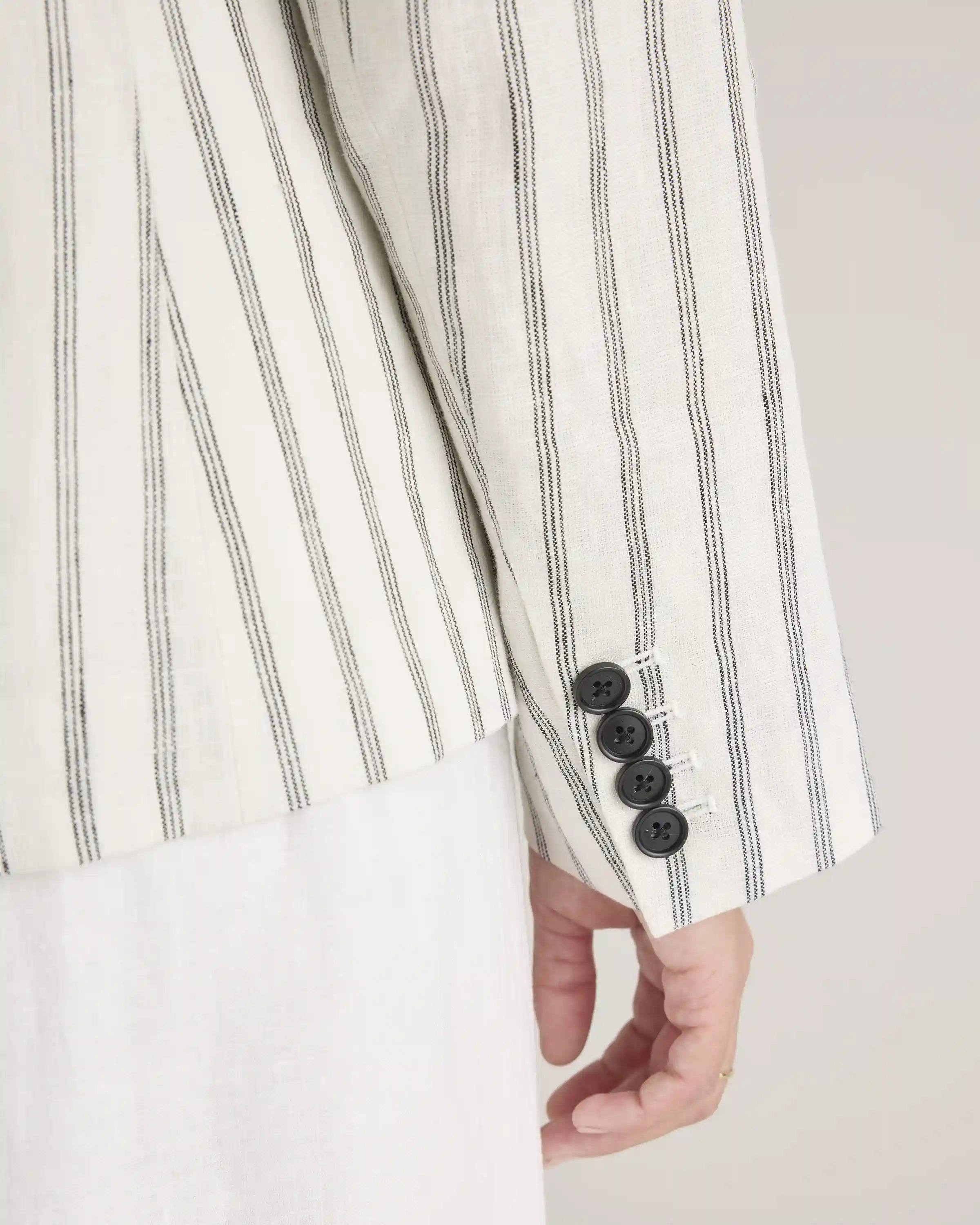 100% European Linen Structured Blazer