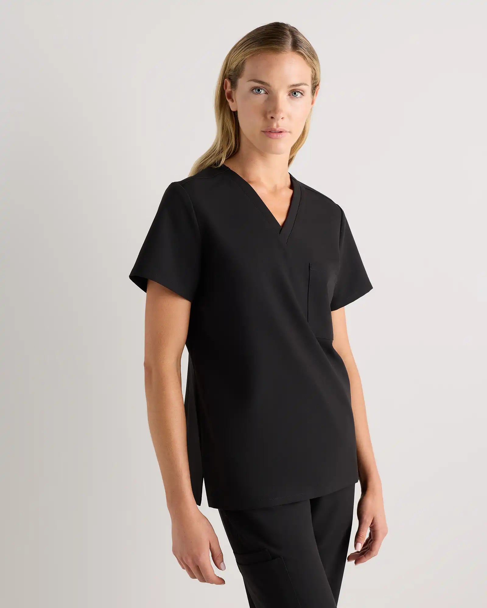 AeraFlex 1-Pocket Scrub Top