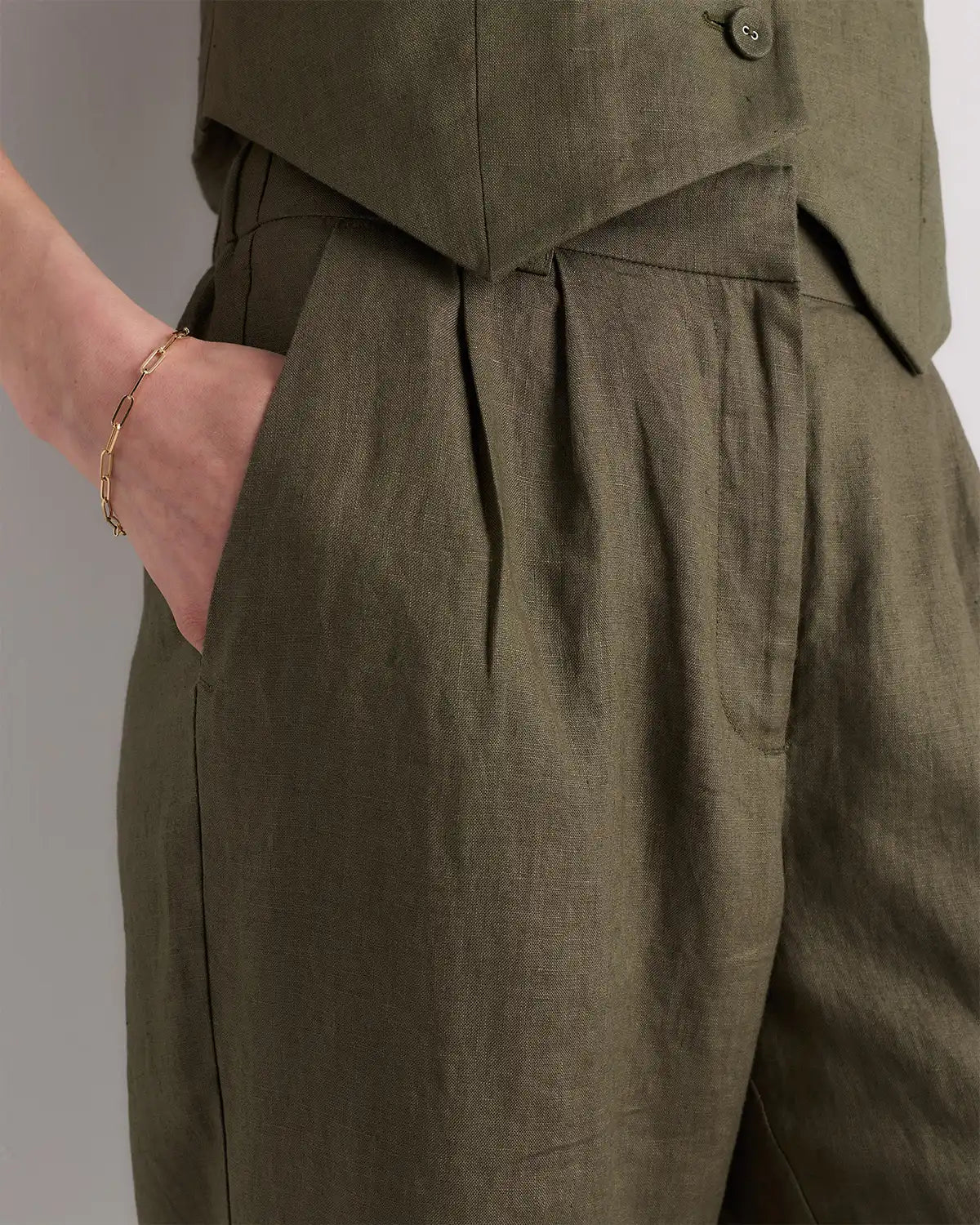 100% European Linen Pleated Trouser