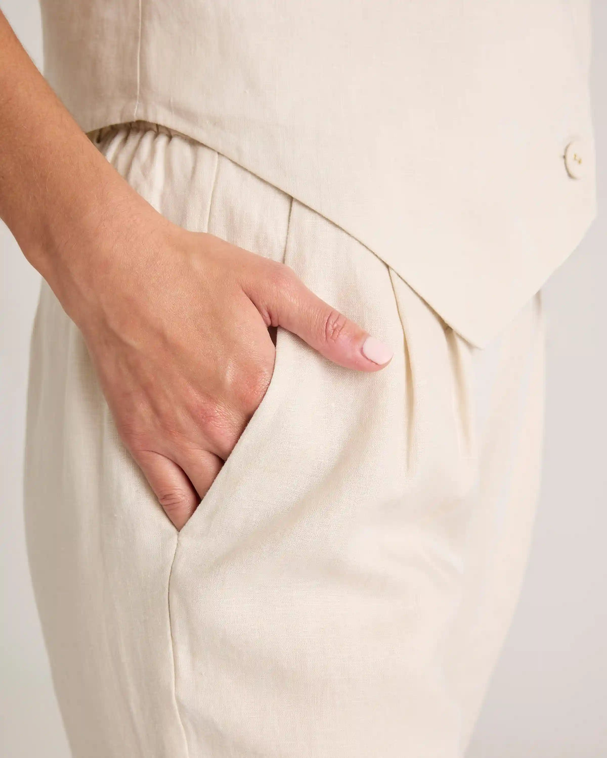 100% European Linen Pleated Trouser