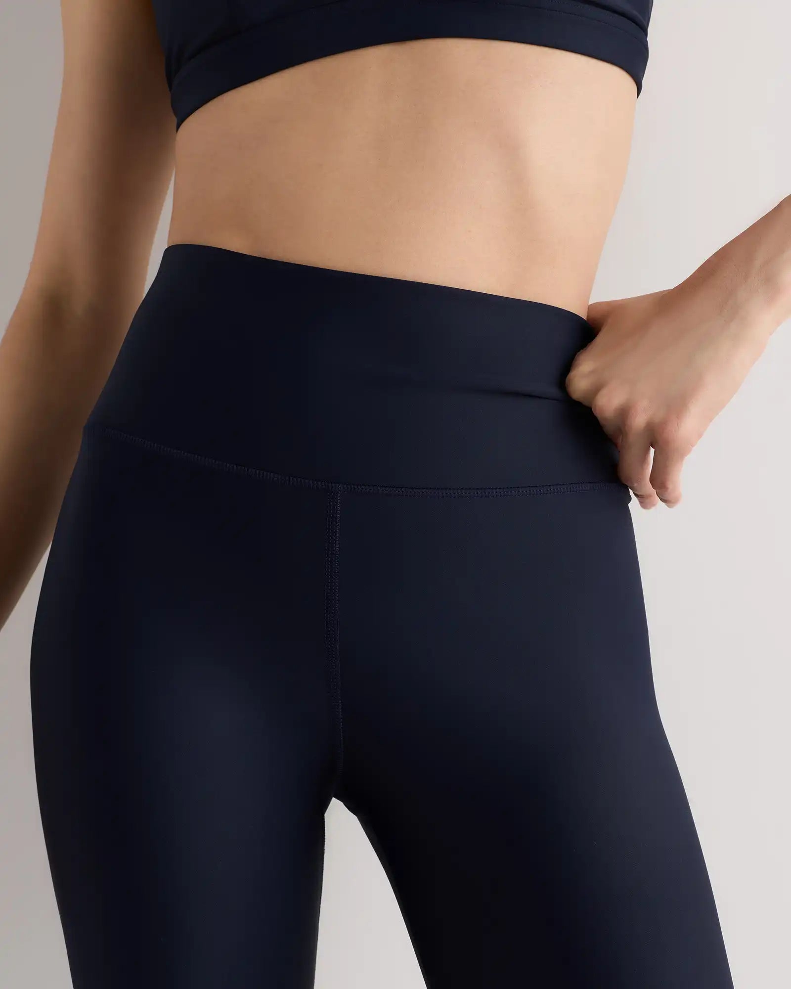Satin-Sculpt High-Waisted Legging
