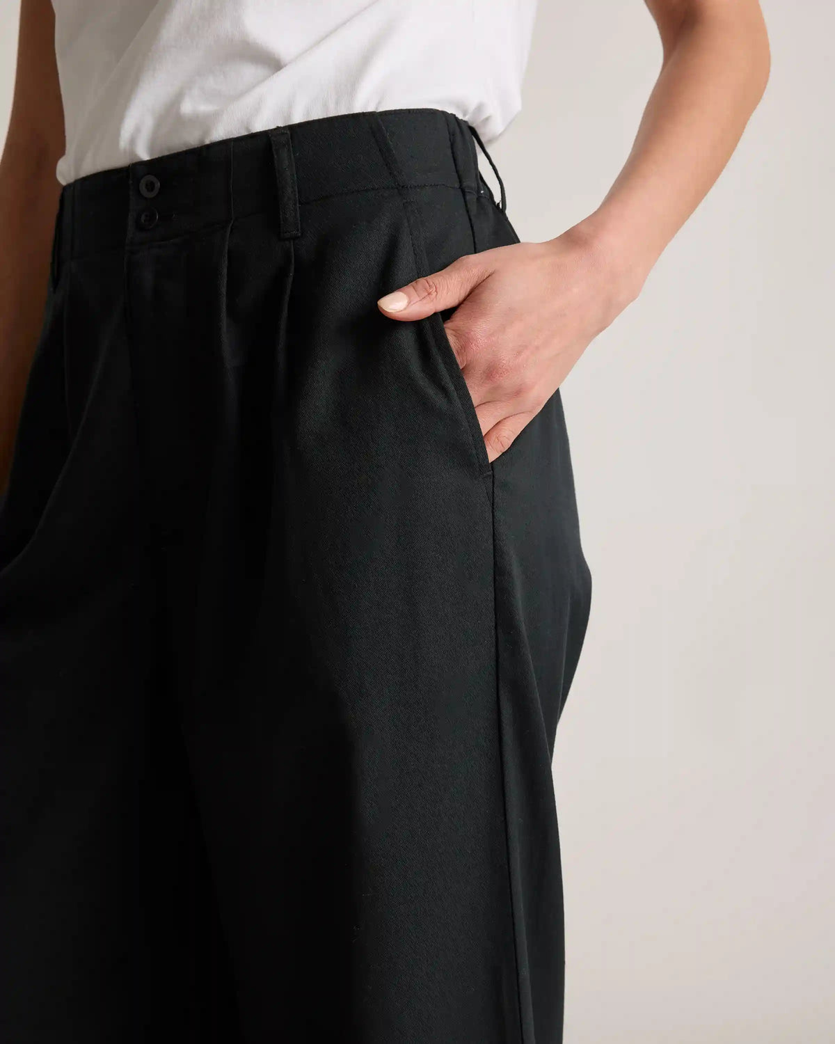 Drapey Twill Pleated Trouser