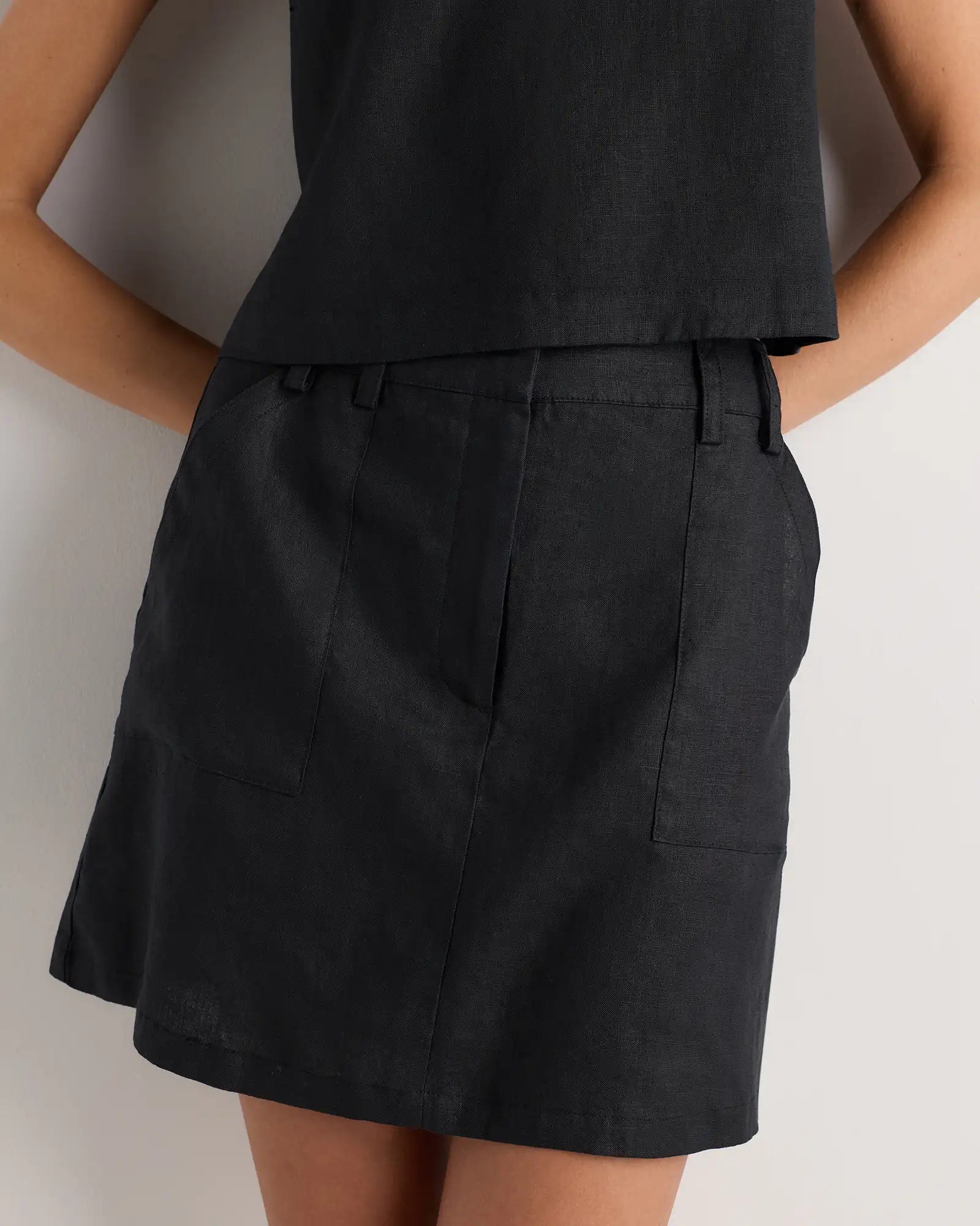 100% European Linen Utility Skort
