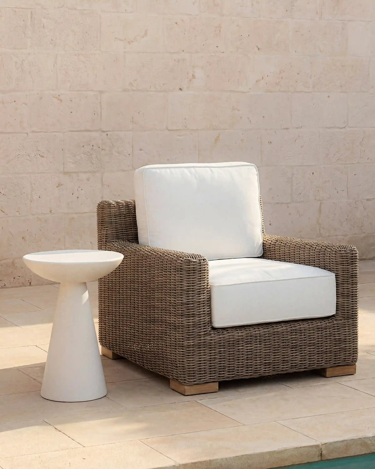 Classic All-Weather Wicker Outdoor Lounge Chair