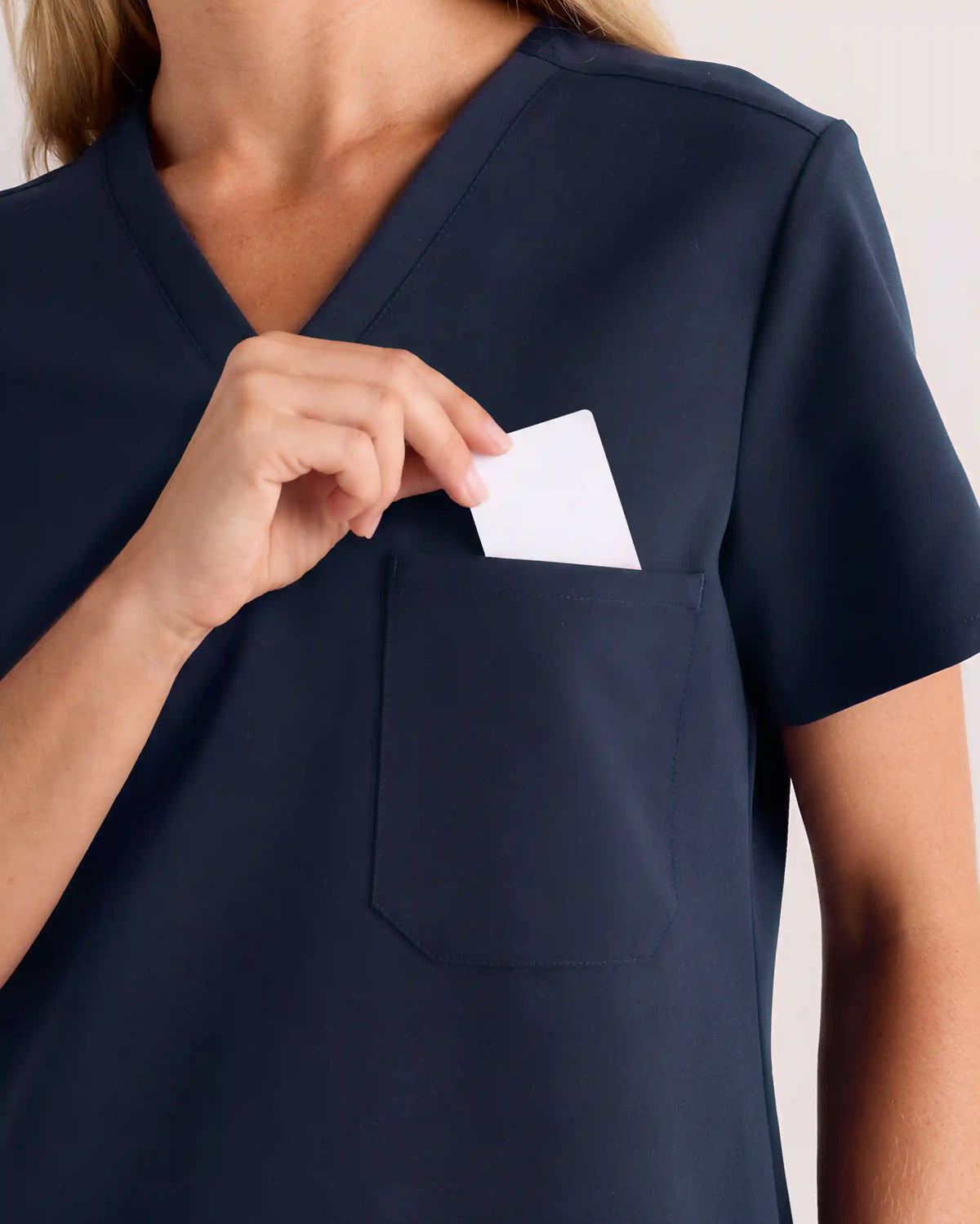 AeraFlex 1-Pocket Scrub Top