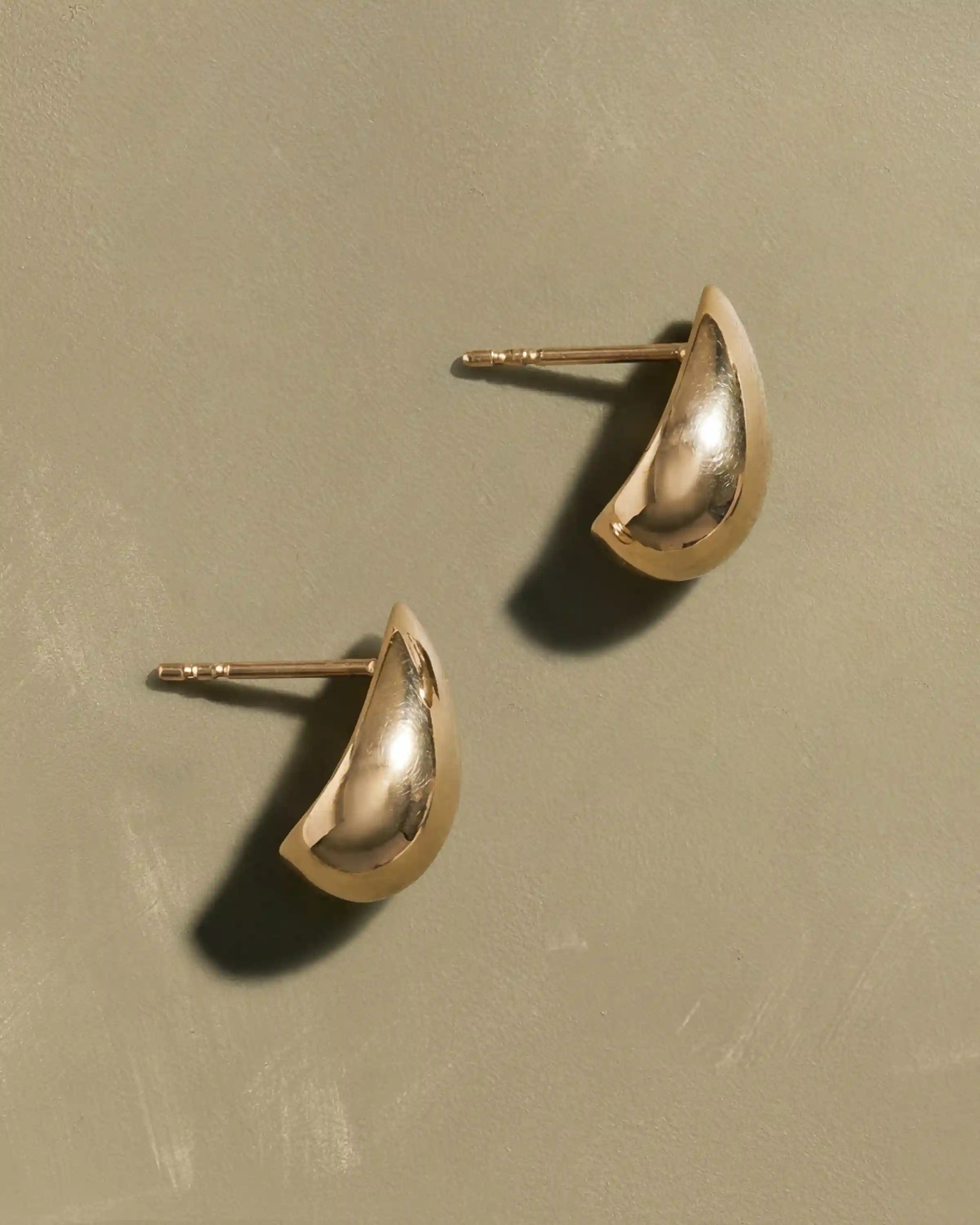 14K Gold Small Teardrop Earrings